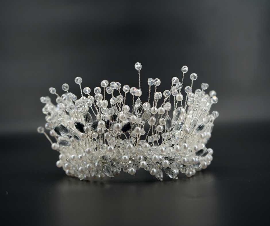 White bridal crown; linear net model