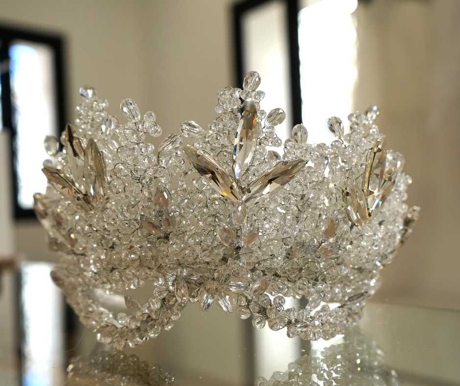 White bridal crown; Queen model