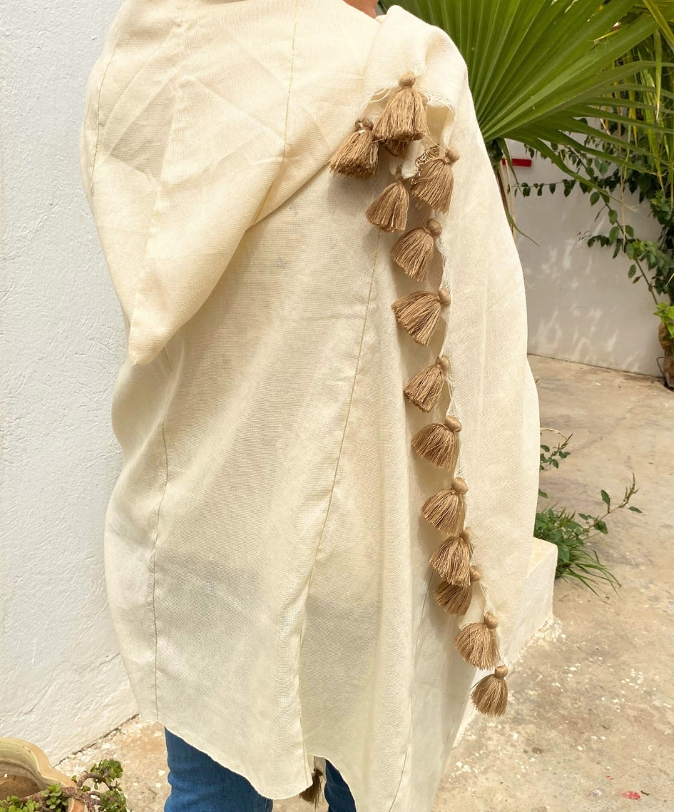 cape femme élégance ultime avec broderie dorée raffinée