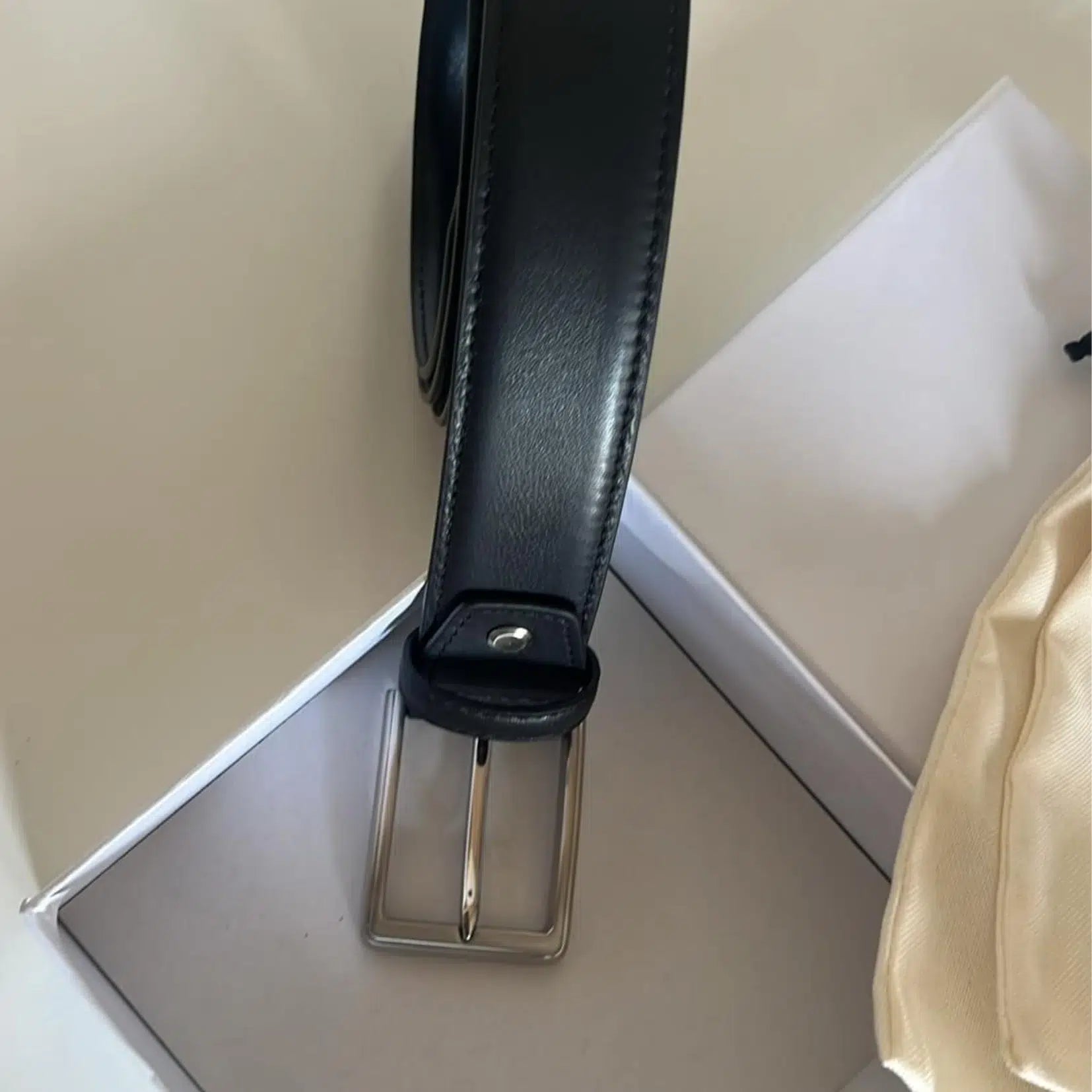 Ceinture noire minimaliste en cuir 100 pour cent tunisienne
