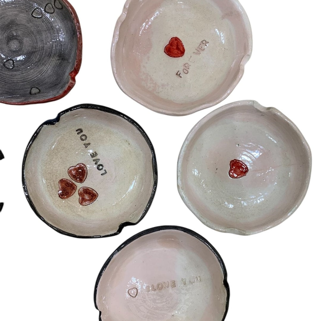 Cendrier saint-valentin avec inscriptions d’amour en finition lisse et émaillée (12 et 13 cm)