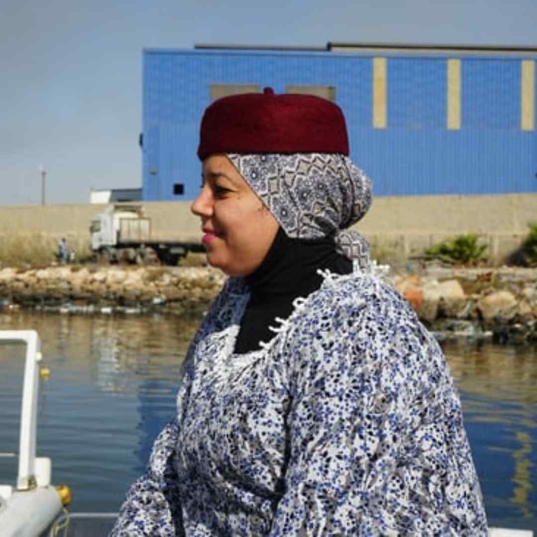 Chechia rouge artisanale en laine pour un style unique et chaleureux