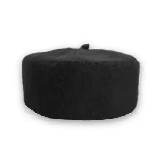 Chéchia noire artisanale en laine pour un style unique et élégant