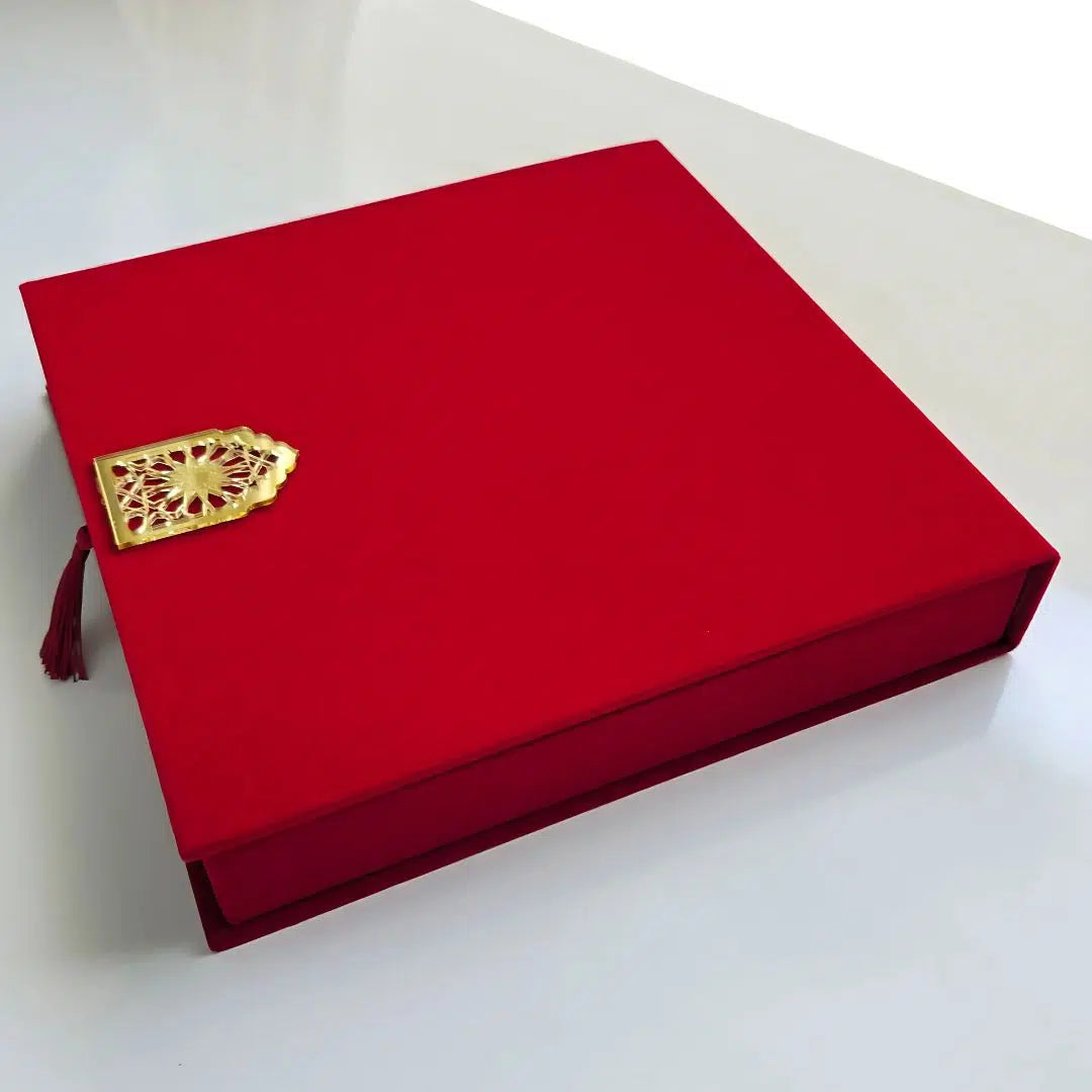 Coffret coran en velours avec marque-page doré (26x26 cm)