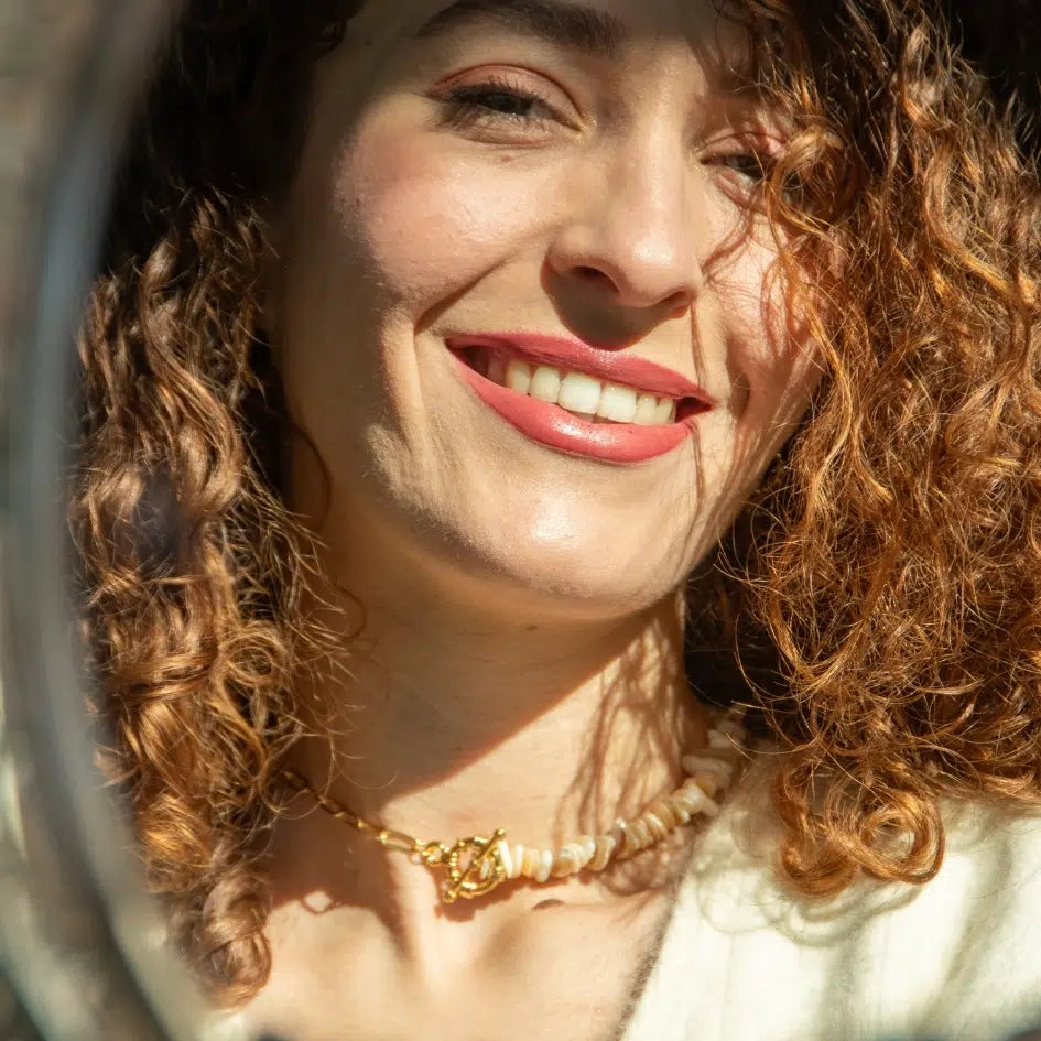 Collier avec perles naturelles et fermoir doré