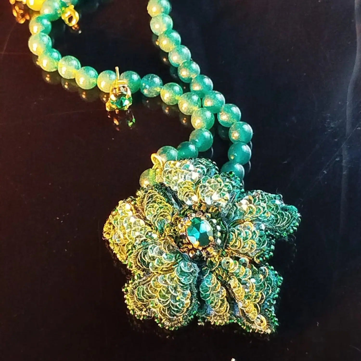 Collier brodé Agate vert