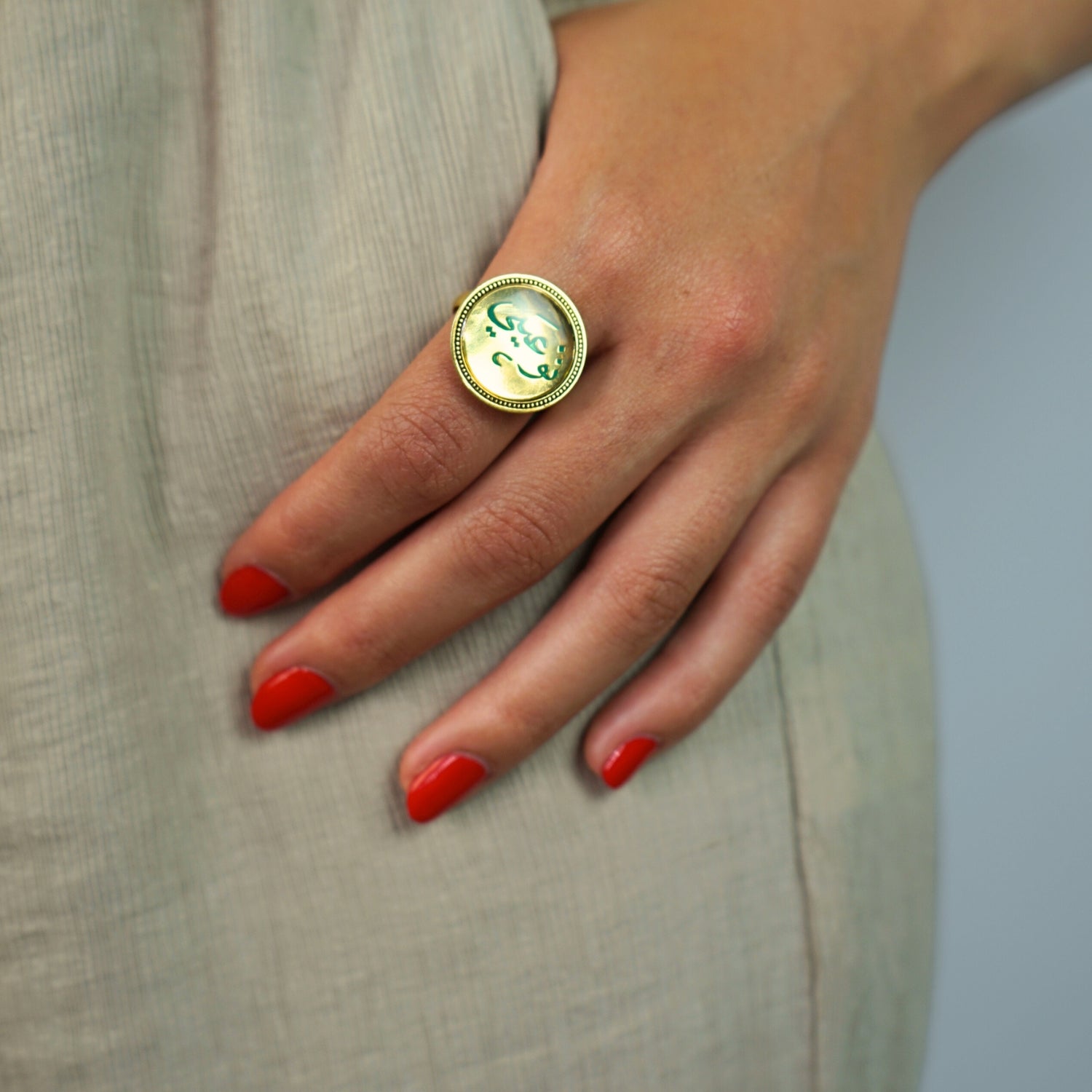 Bague en argent plaqué or réglable artisanale avec détails en arabe unique