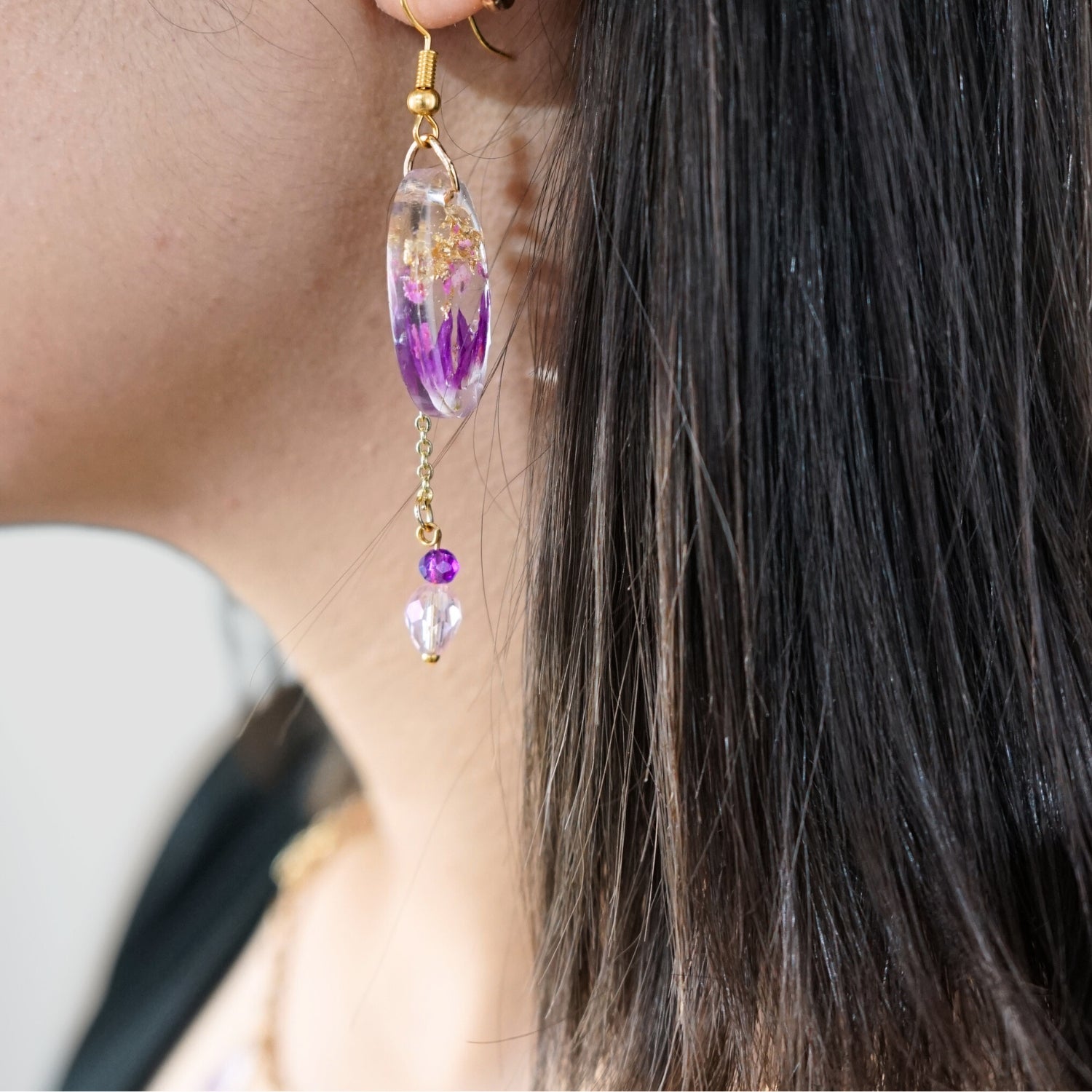 Collier minimaliste en fleurs : Élégance exclusive à porter