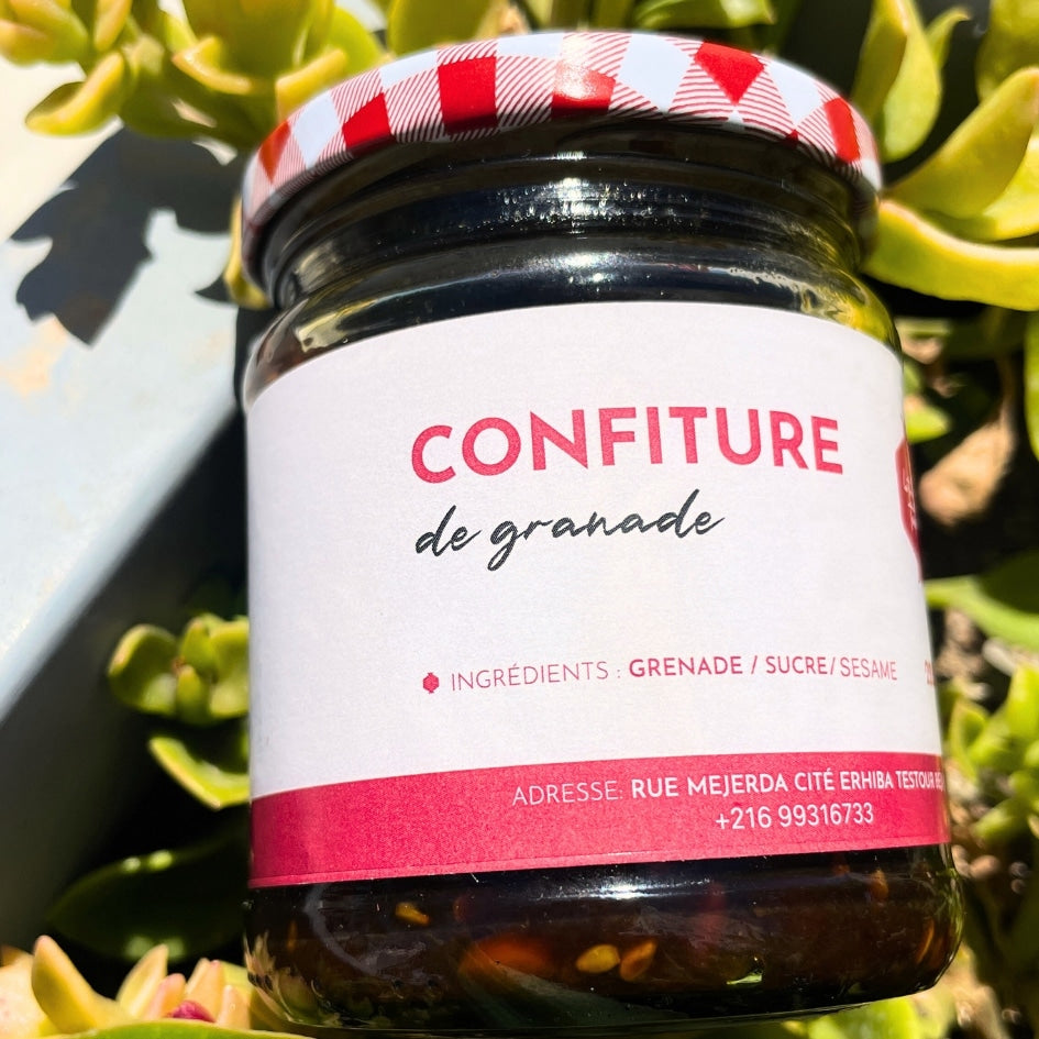 Pomegranate jam with sesame seeds