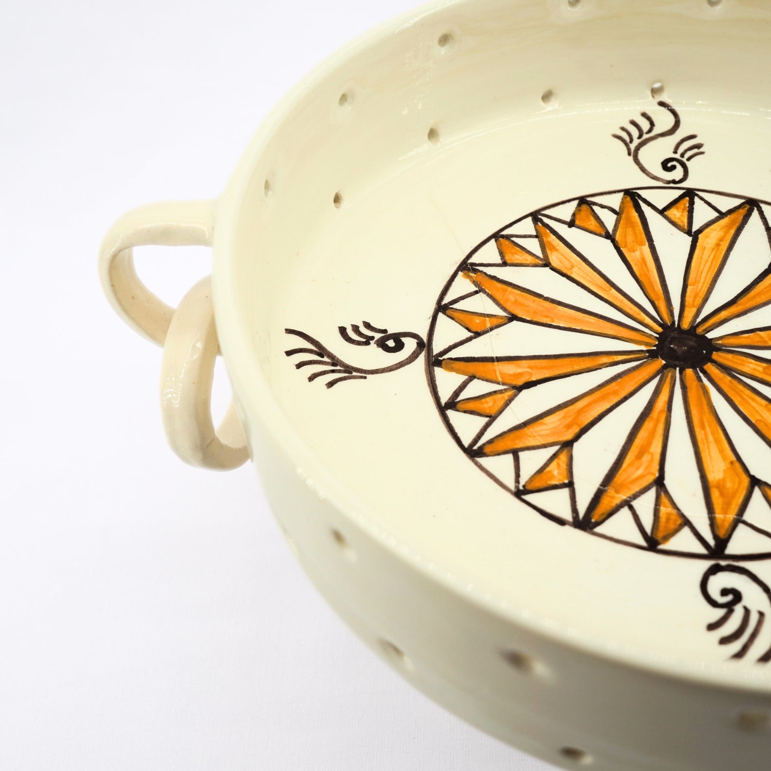 Corbeille céramique élégante pour un intérieur raffiné