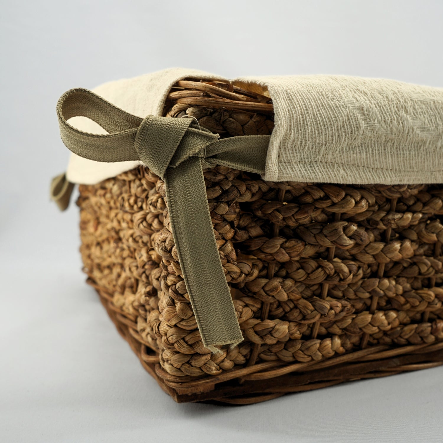 Panier en fibre végétale, chic et élégant pour vos événements