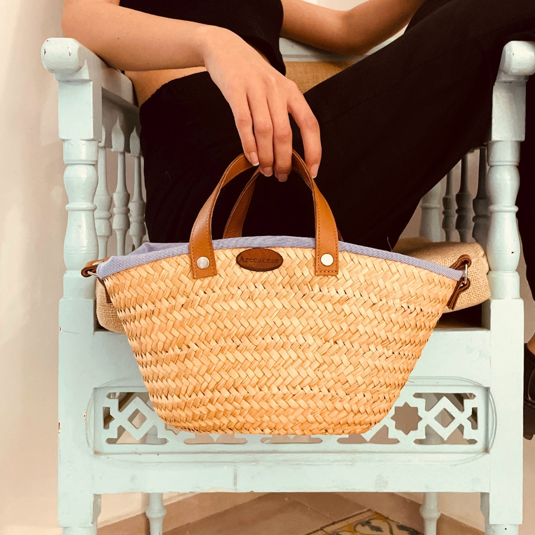 Couffin mini en palmier avec doublure bleue et anses cuir