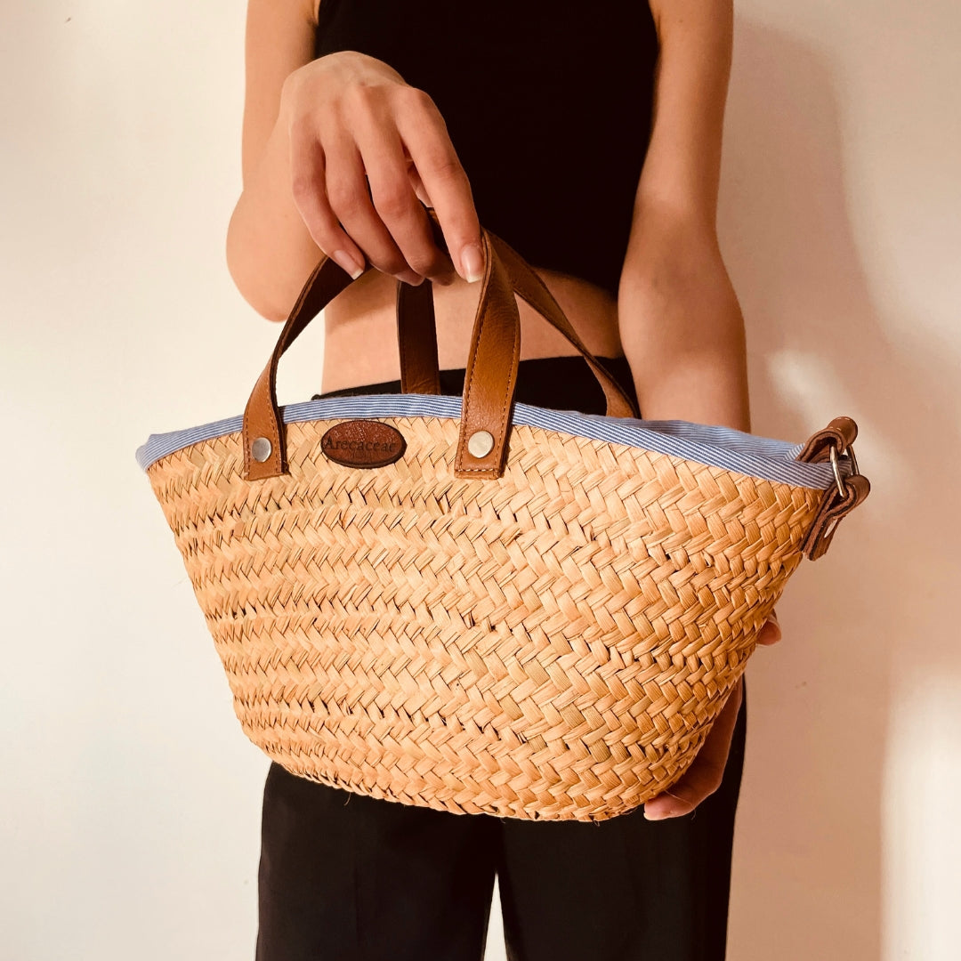 Couffin mini en palmier avec doublure bleue et anses cuir
