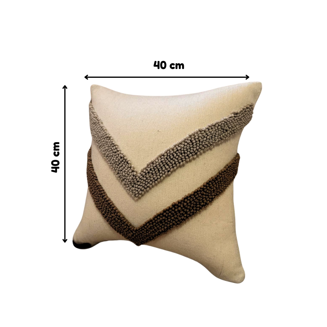 Coussin en laine douce avec des motifs brodés