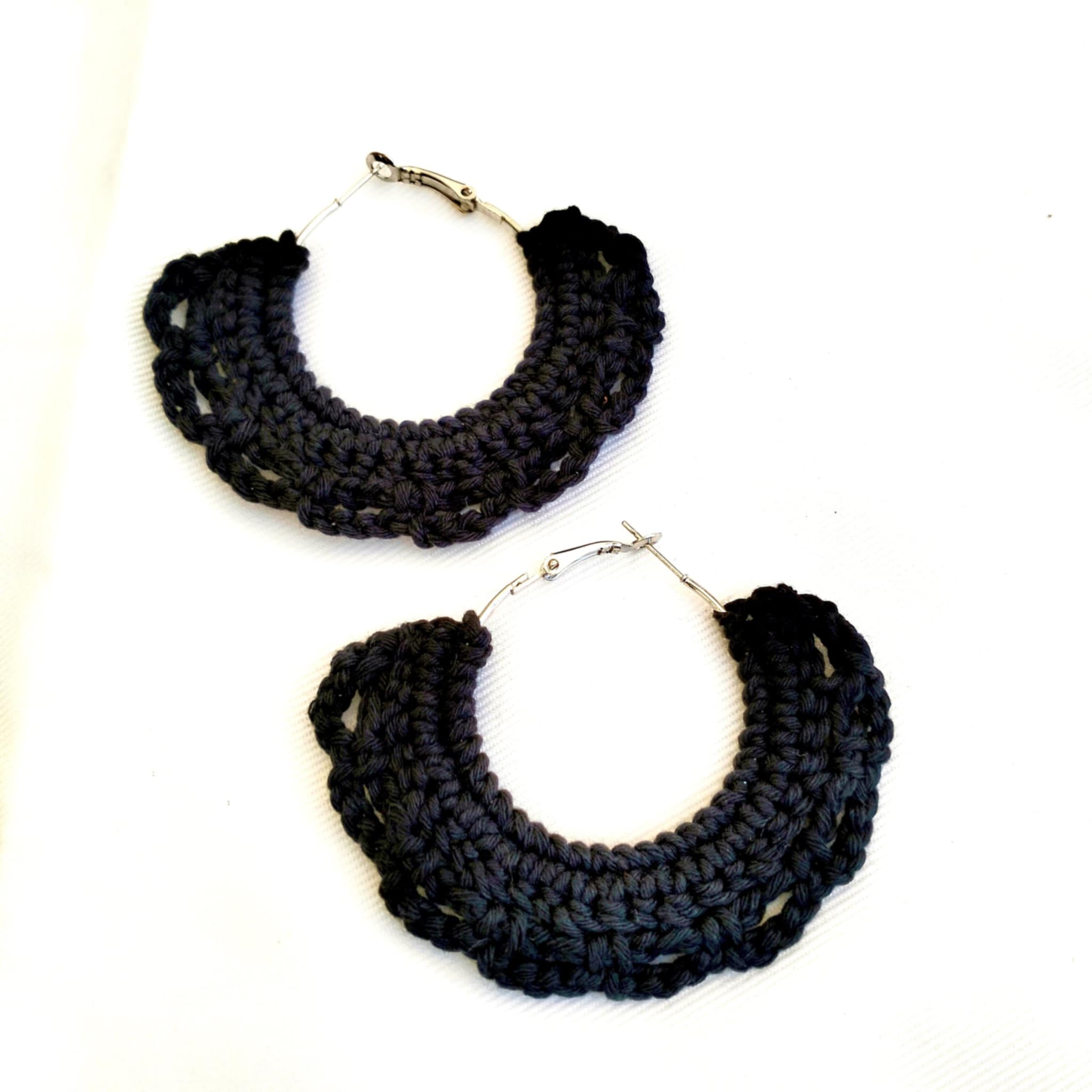 Créoles au crochet en coton et argent