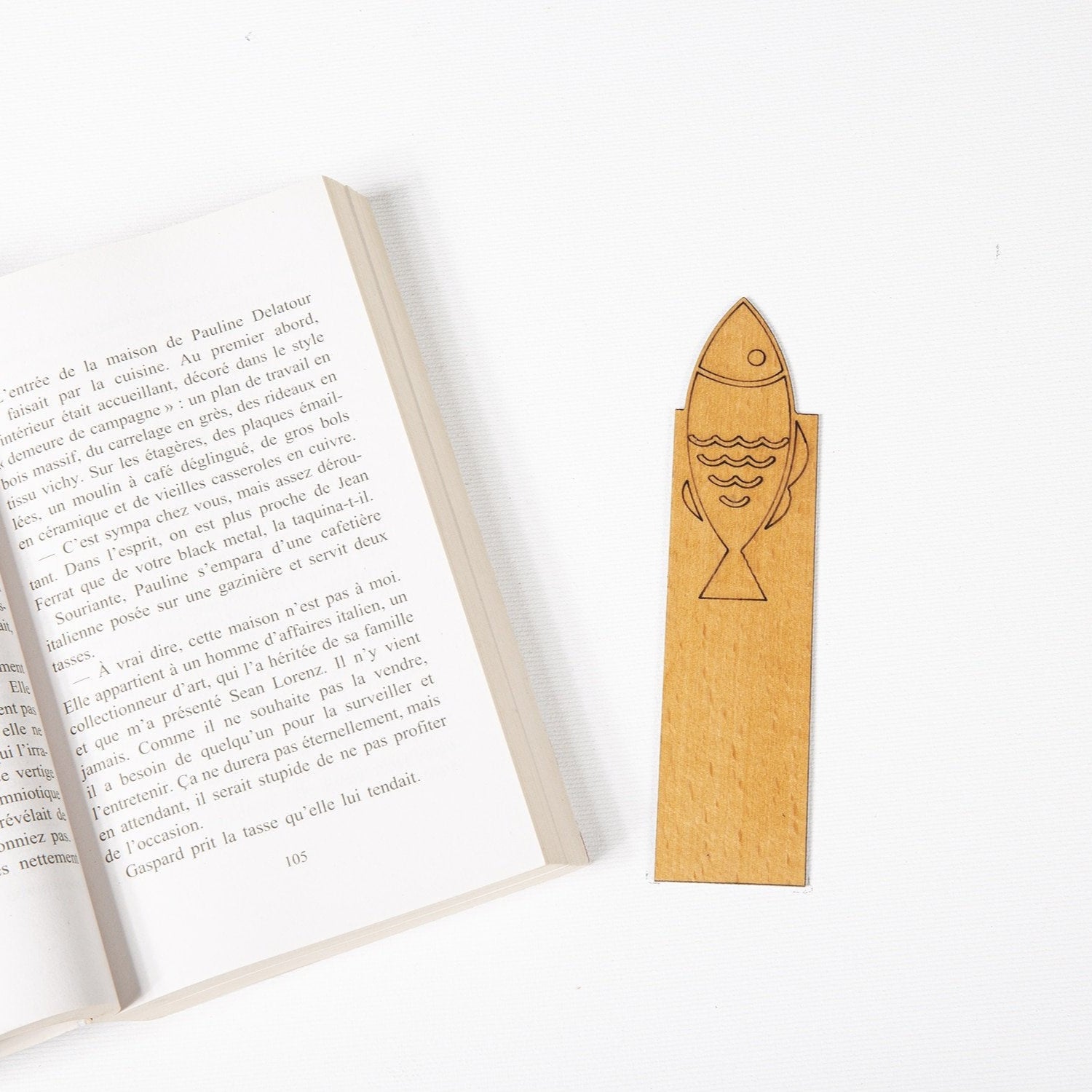 Engraved Wooden Bookmark: Fish – Emblematic Symbol of Tunisia