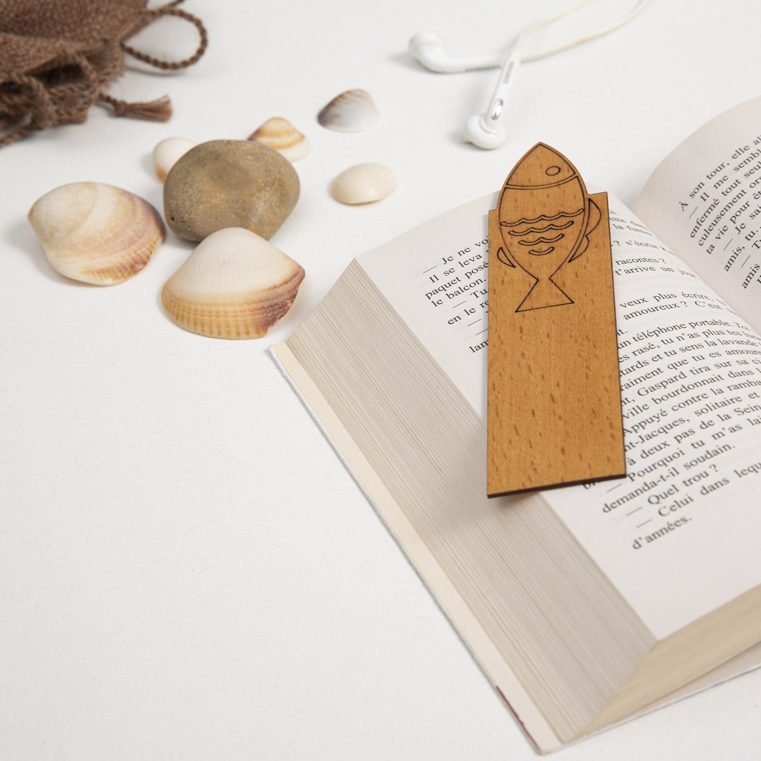 Engraved Wooden Bookmark: Fish – Emblematic Symbol of Tunisia