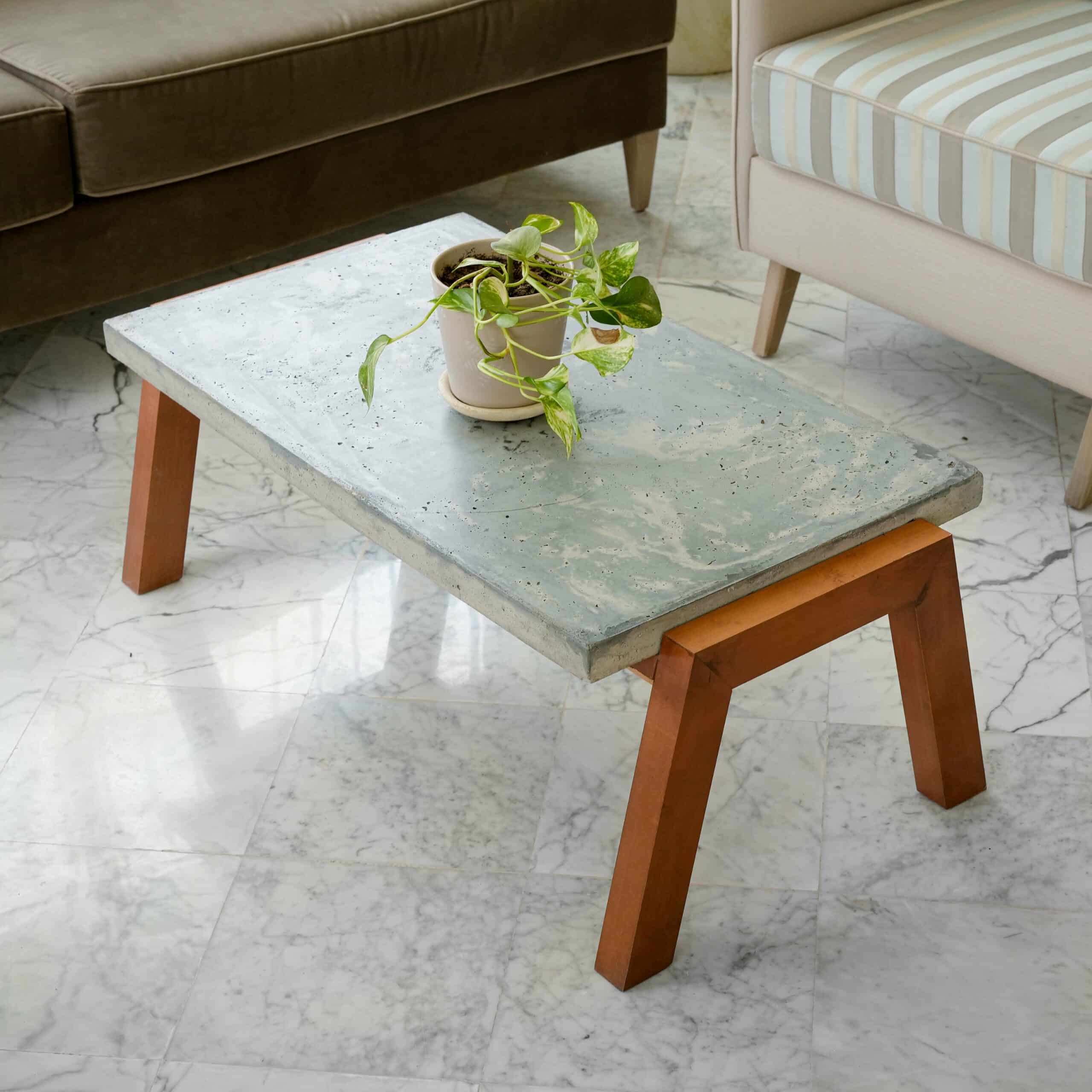 Table Epidote en béton fibré et bois massif (90 × 50 cm)