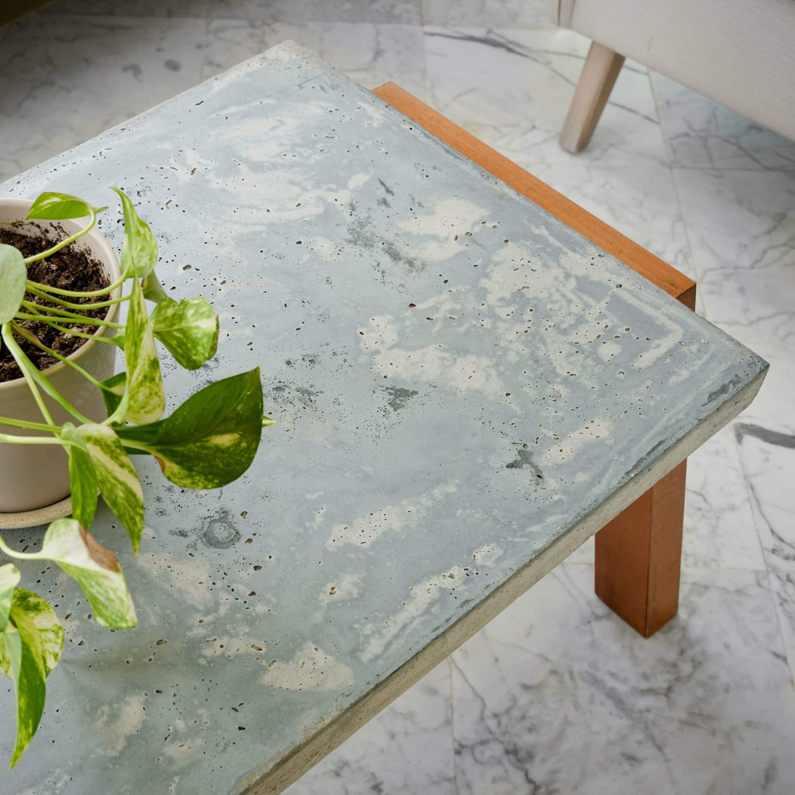 Table Epidote en béton fibré et bois massif (90 × 50 cm)