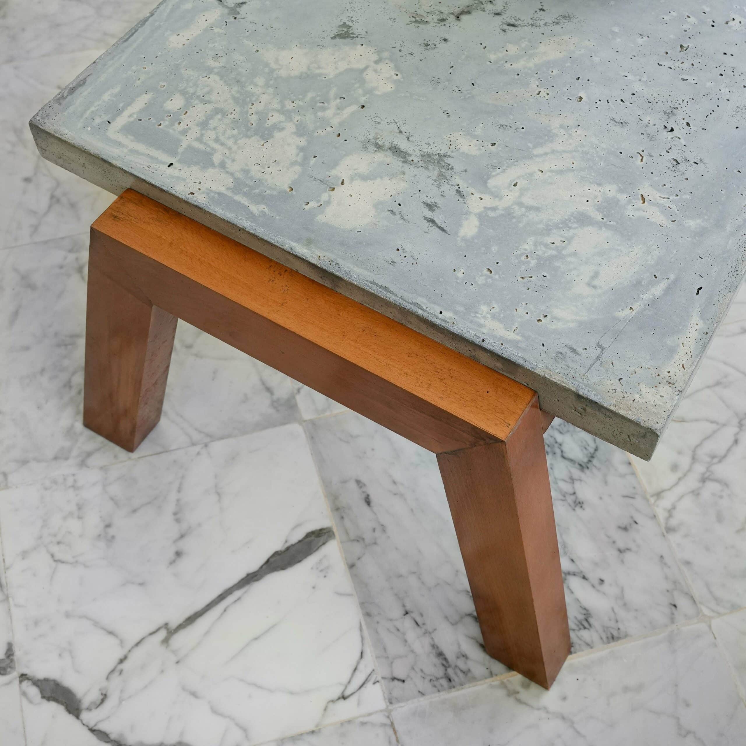 Table Epidote en béton fibré et bois massif (90 × 50 cm)