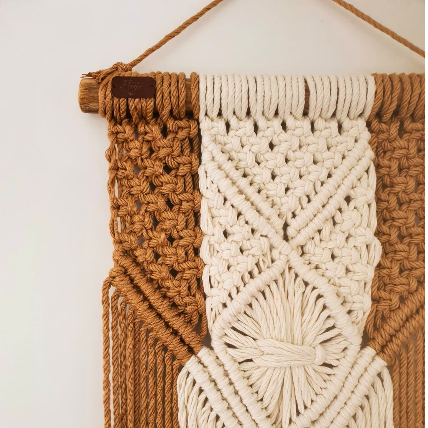Décoration suspendue bohème en macramé et bois