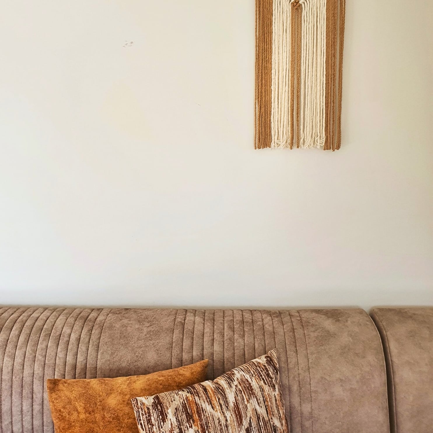 Décoration suspendue bohème en macramé et bois