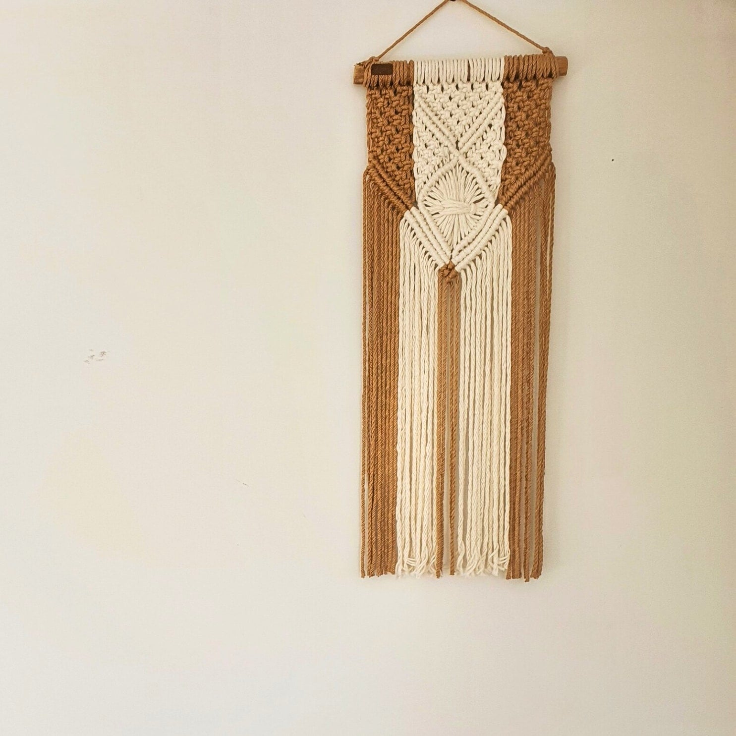 Décoration suspendue bohème en macramé et bois