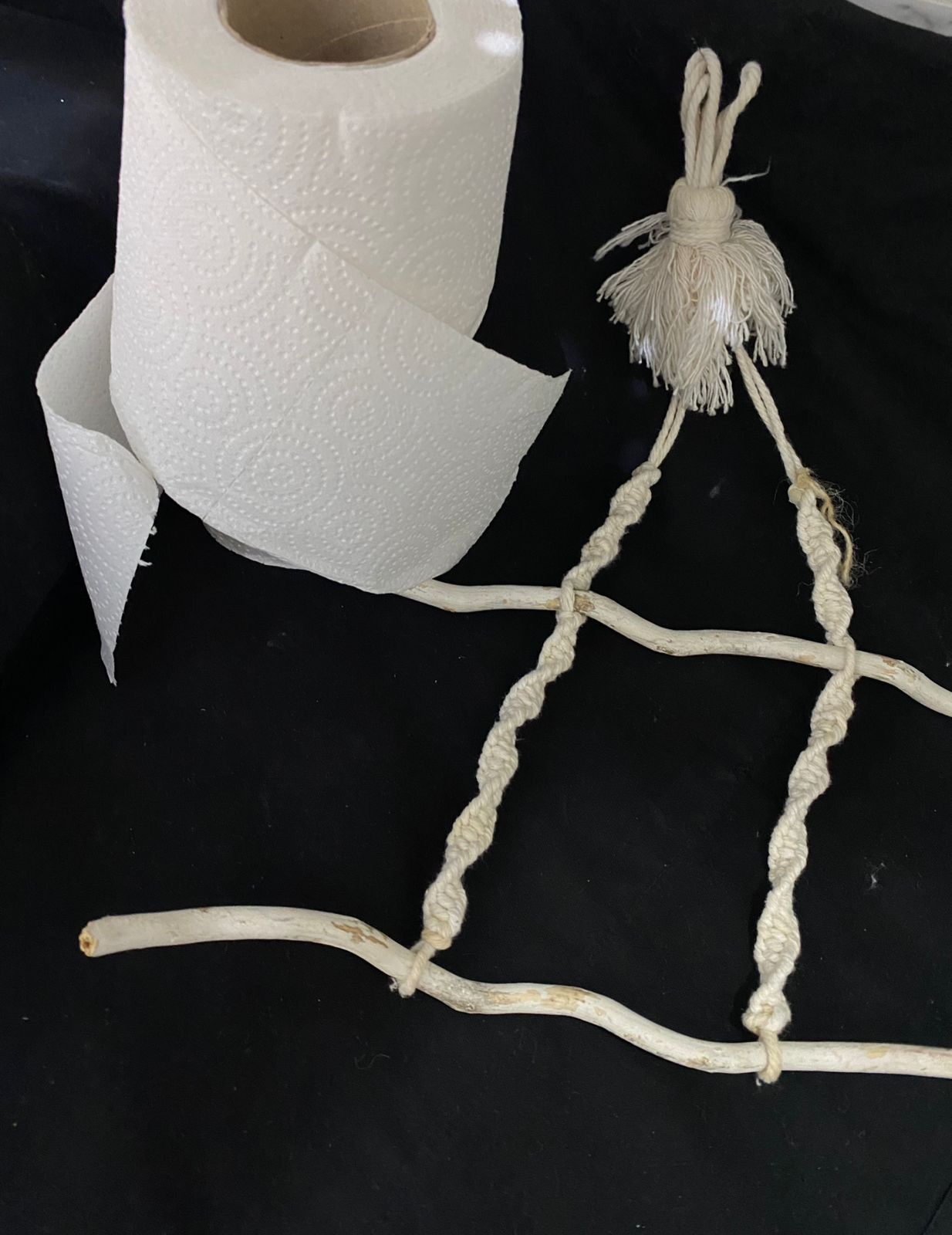 Dérouleur papier toilette double en macramé : charme artisanal unique