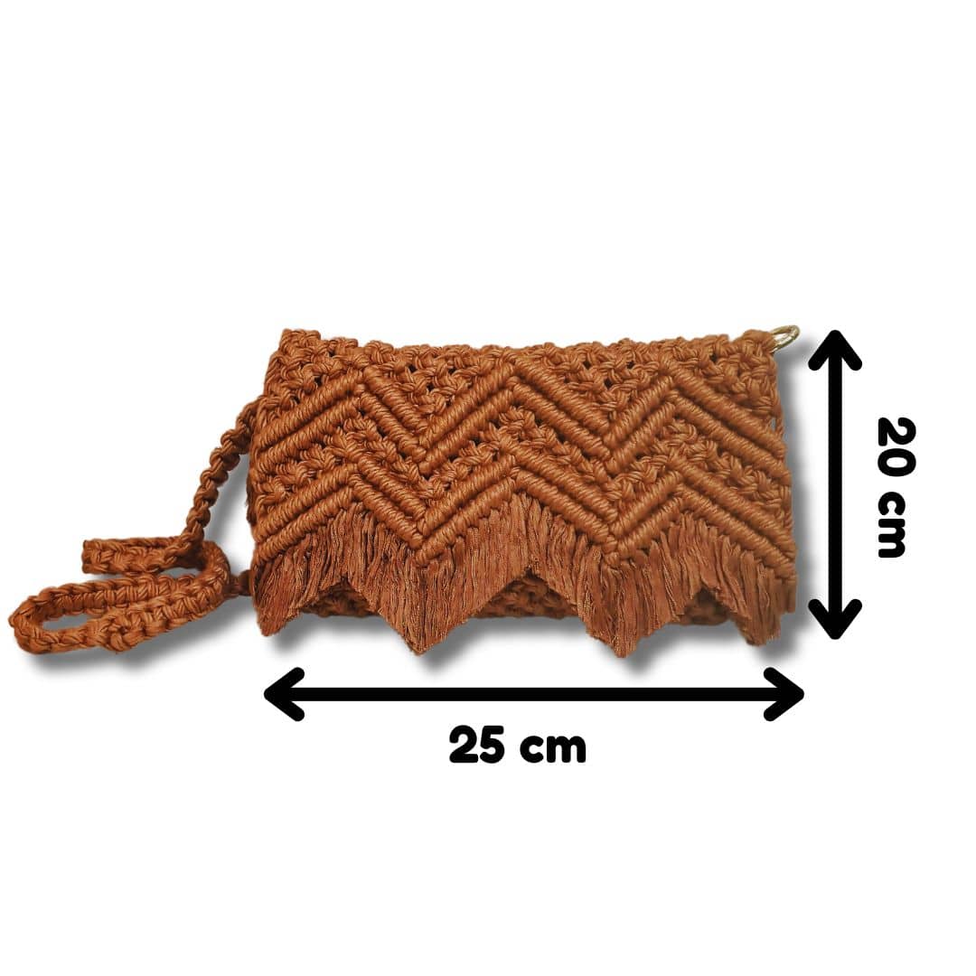 Sac bandoulière en macramé rouille avec bandoulière en skai chic et fermoir magnétique (20 × 25 cm)