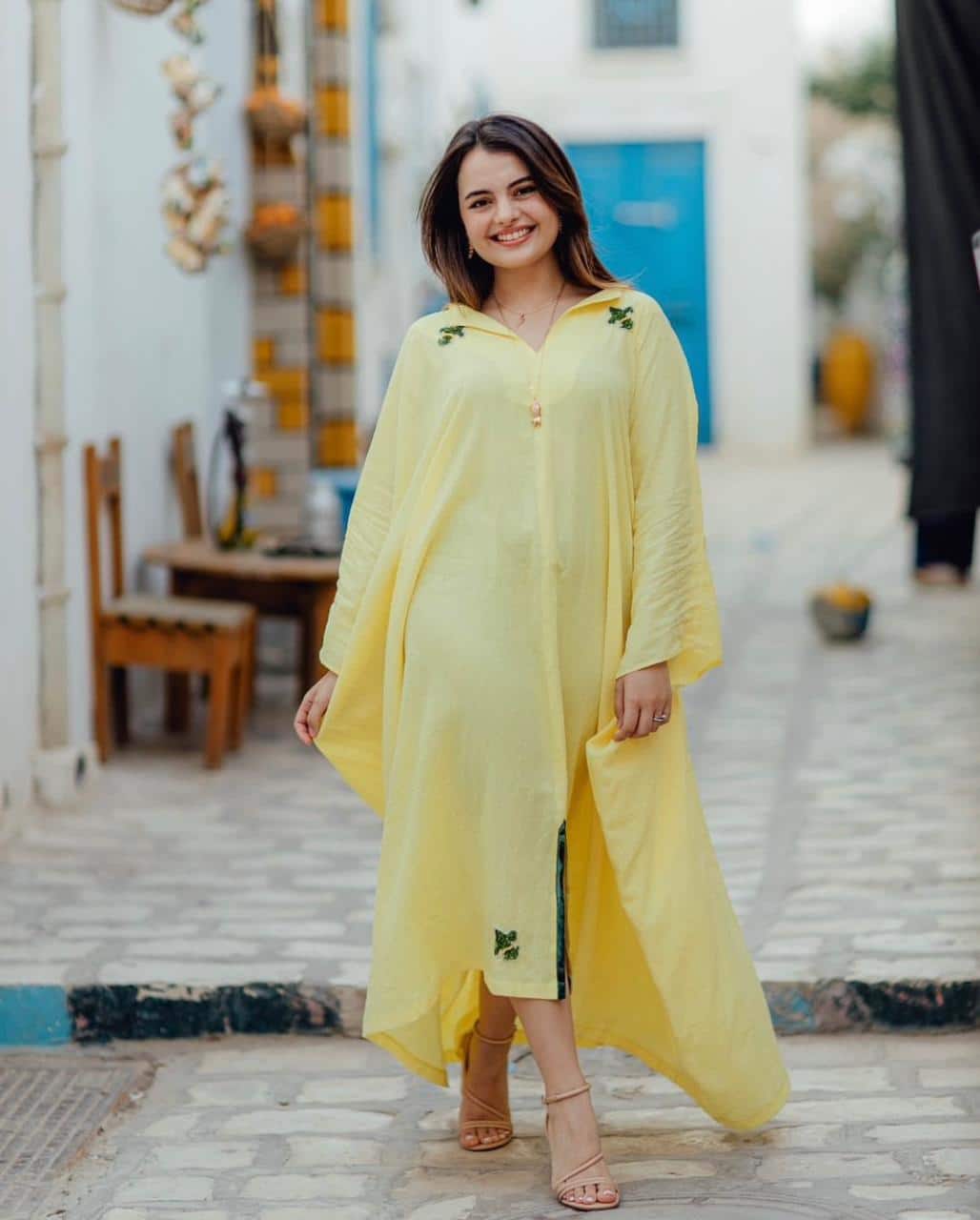 جيبة طويلة بنقوش زهرية مصنوعة يدويًا