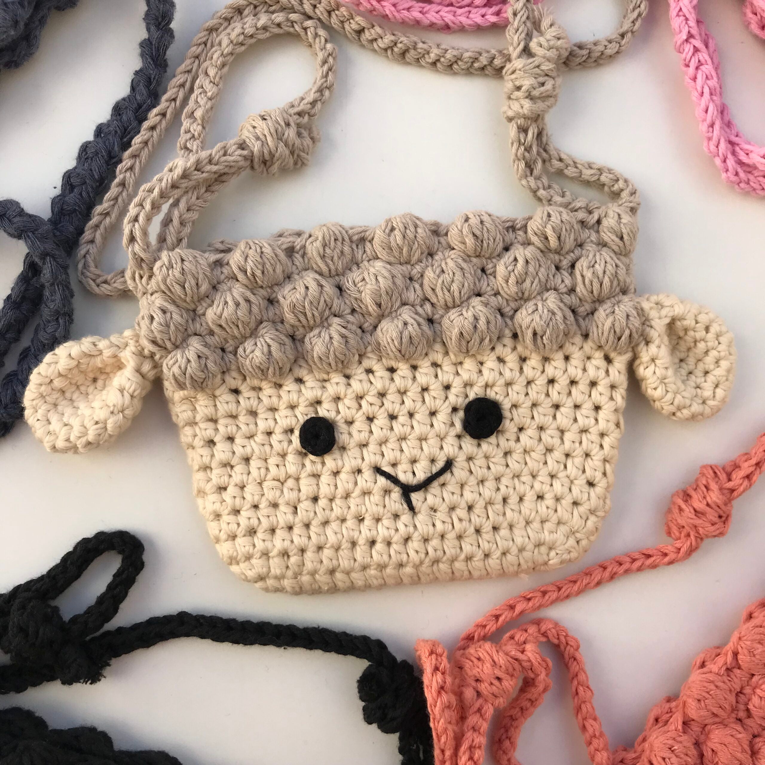 Sac mouton en crochet avec bandoulière pour enfant