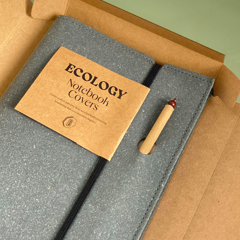 صندوق بيئي مع دفتر ملاحظات في غطاء قابل لإعادة التعبئة