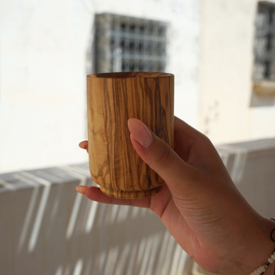 Gobelet Bois d'Olivier Élégance Naturelle pour Vos Boissons