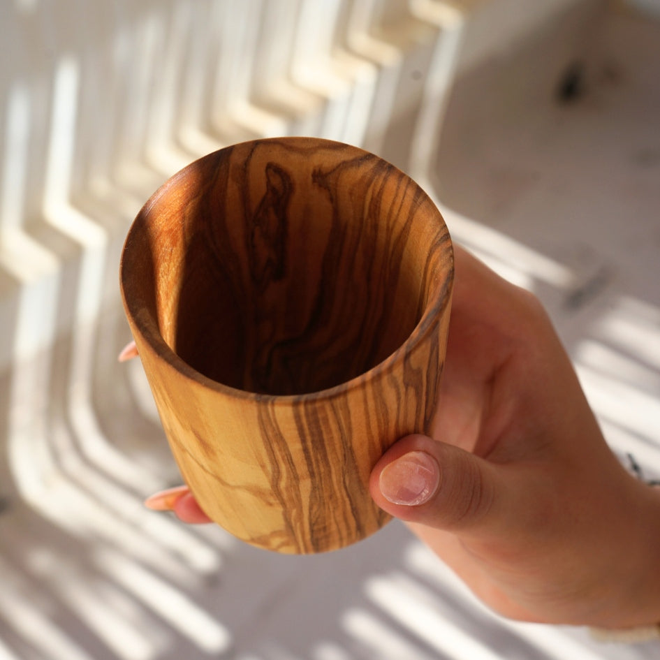 Gobelet Bois d'Olivier Élégance Naturelle pour Vos Boissons