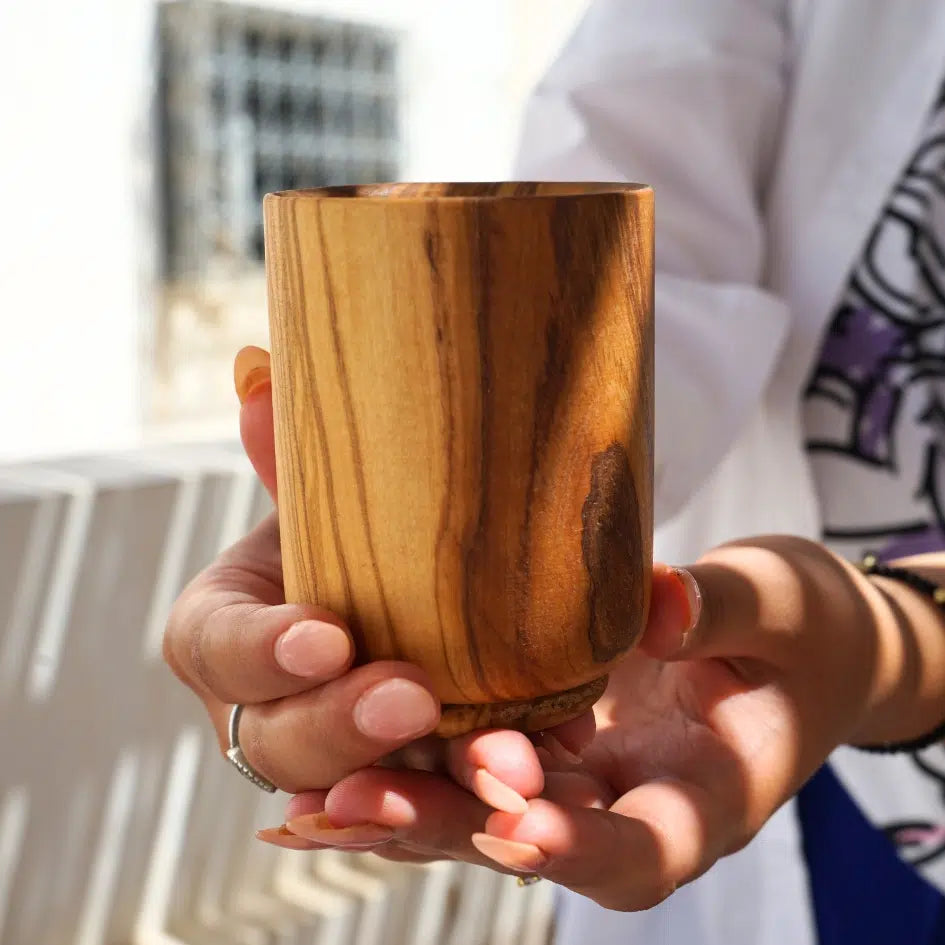 Gobelet Bois d'Olivier Élégance Naturelle pour Vos Boissons