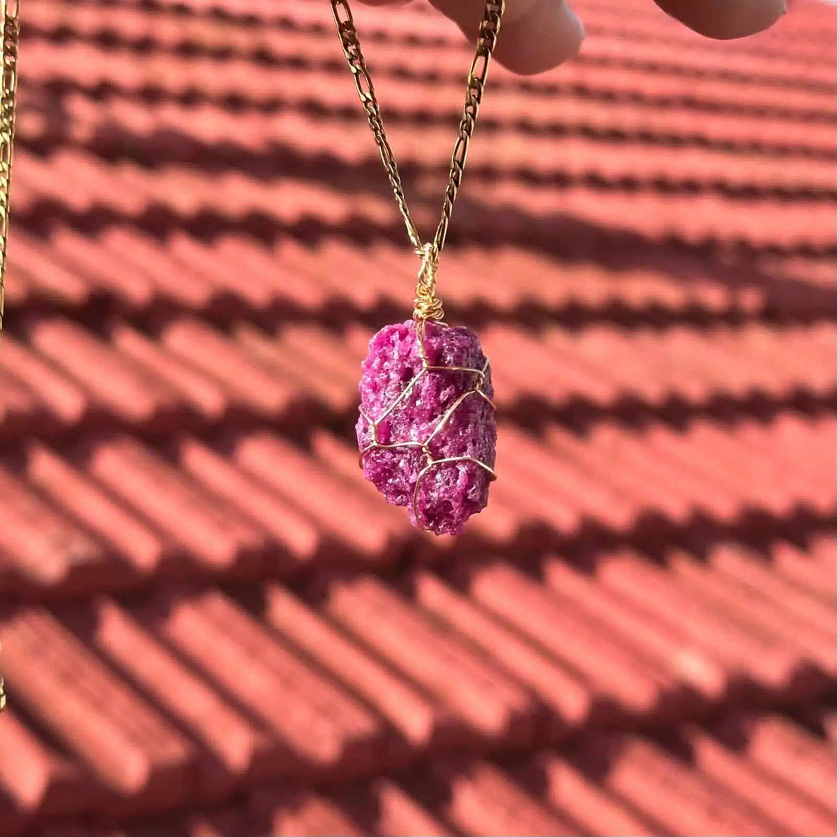Collier en acier inoxydable avec pendentif en rubis naturel (75 cm)