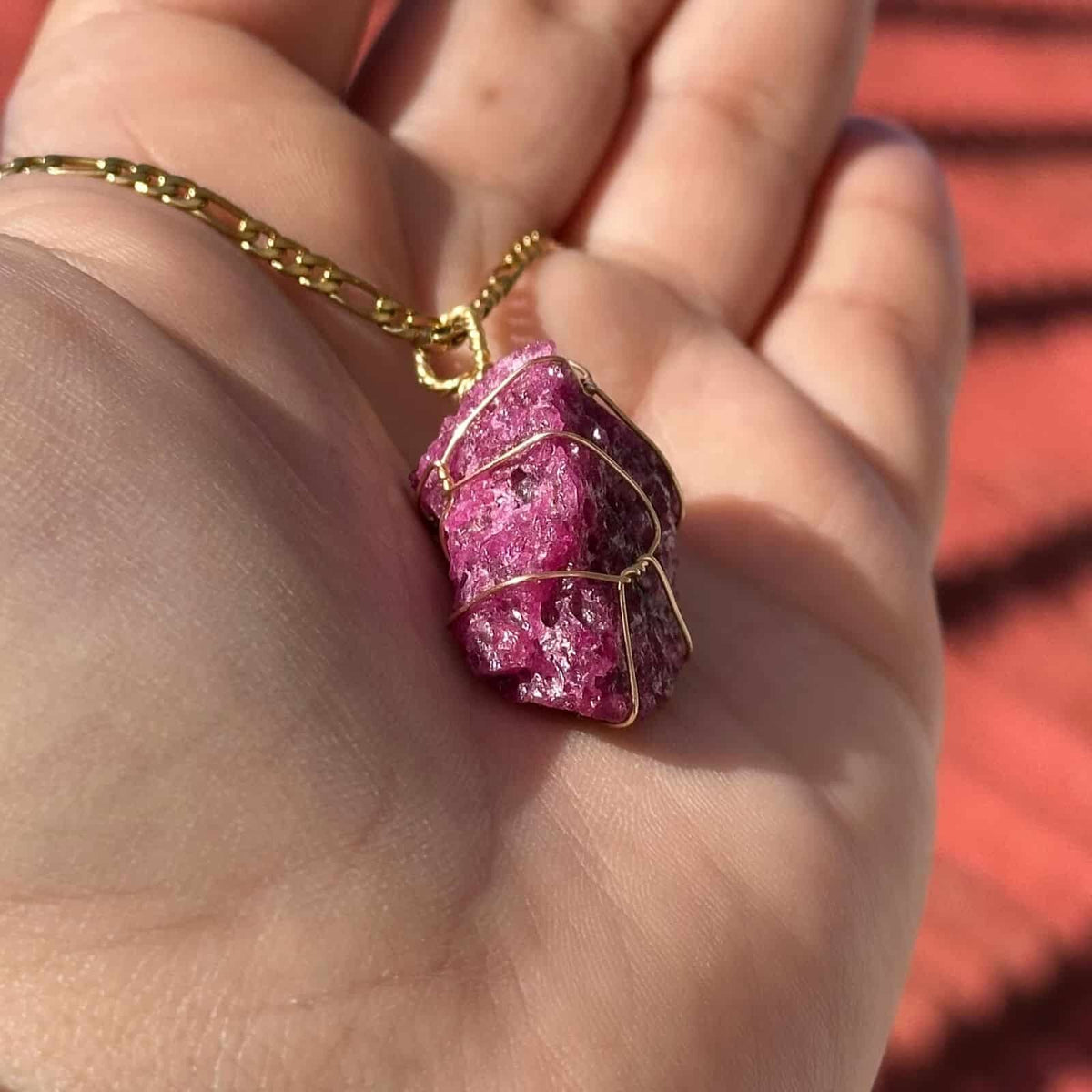 Collier en acier inoxydable avec pendentif en rubis naturel (75 cm)