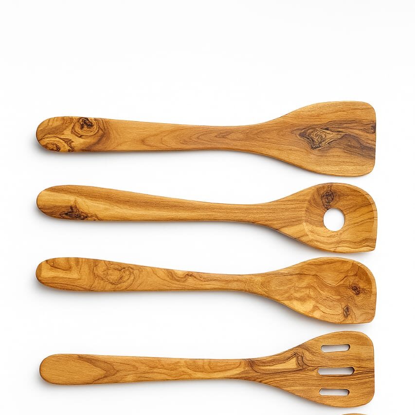 ustensiles cuisine bois artisanaux en olivier pour une cuisine élégante