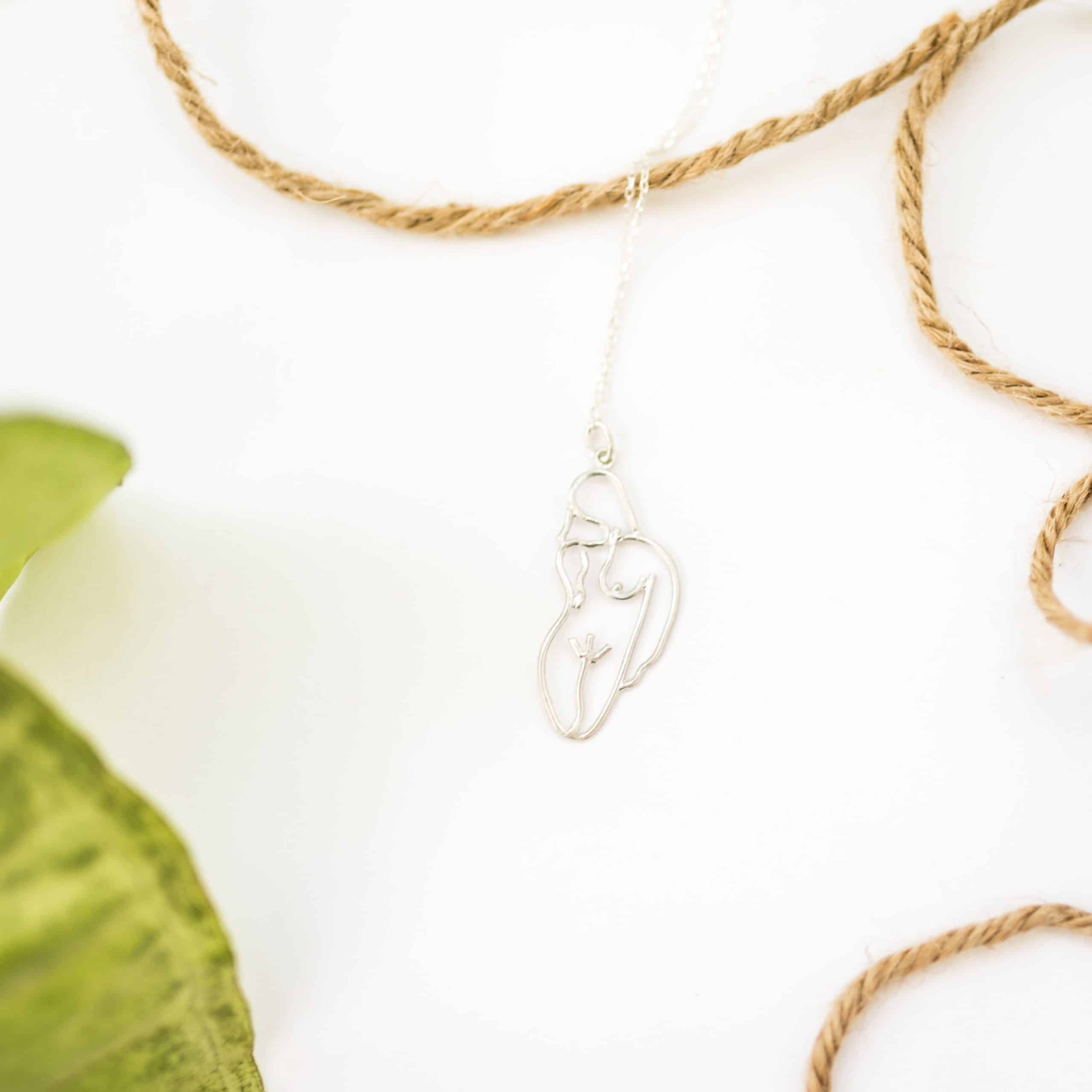 Collier corps féminin fait main en argent 925