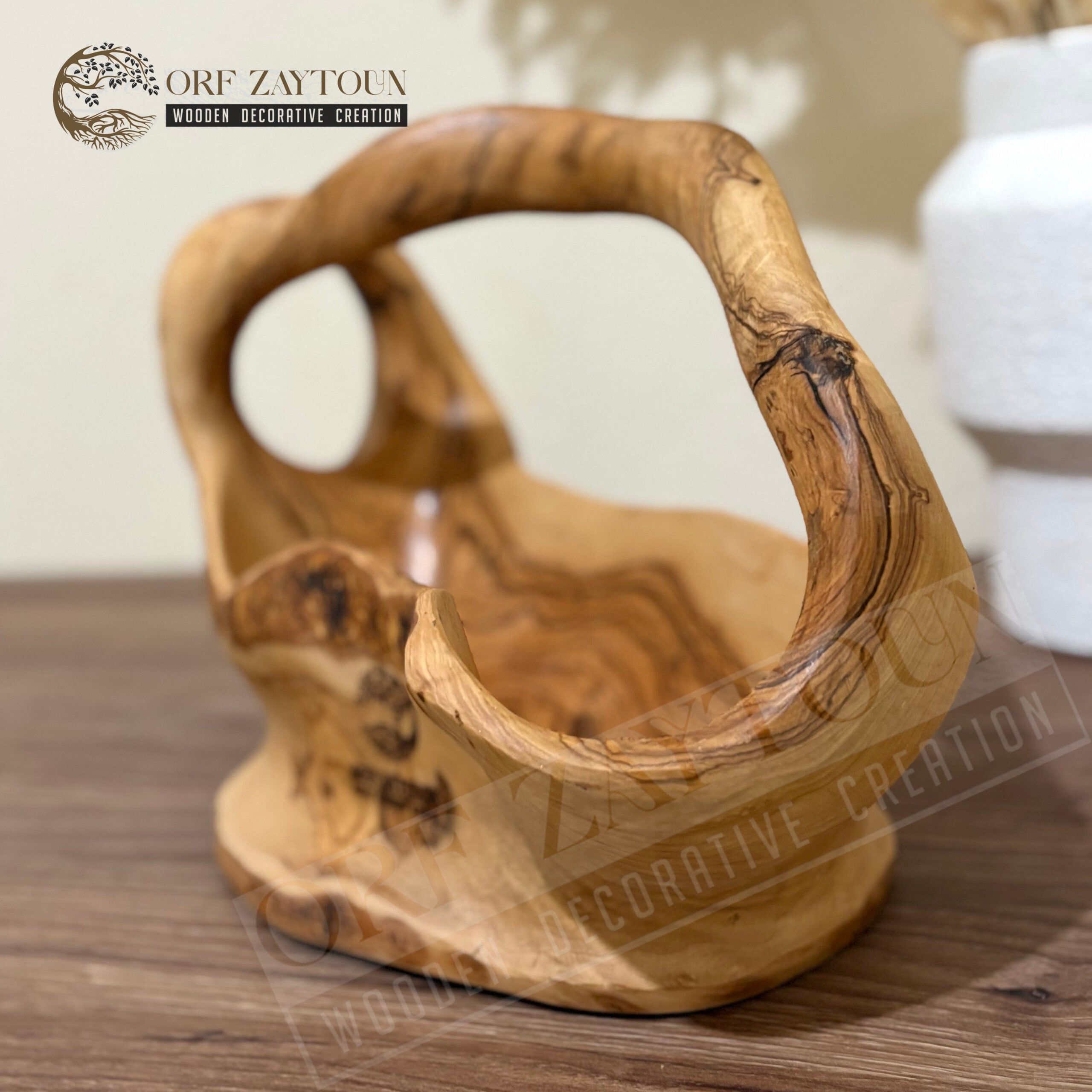 Panier sculpté en bois d’olivier