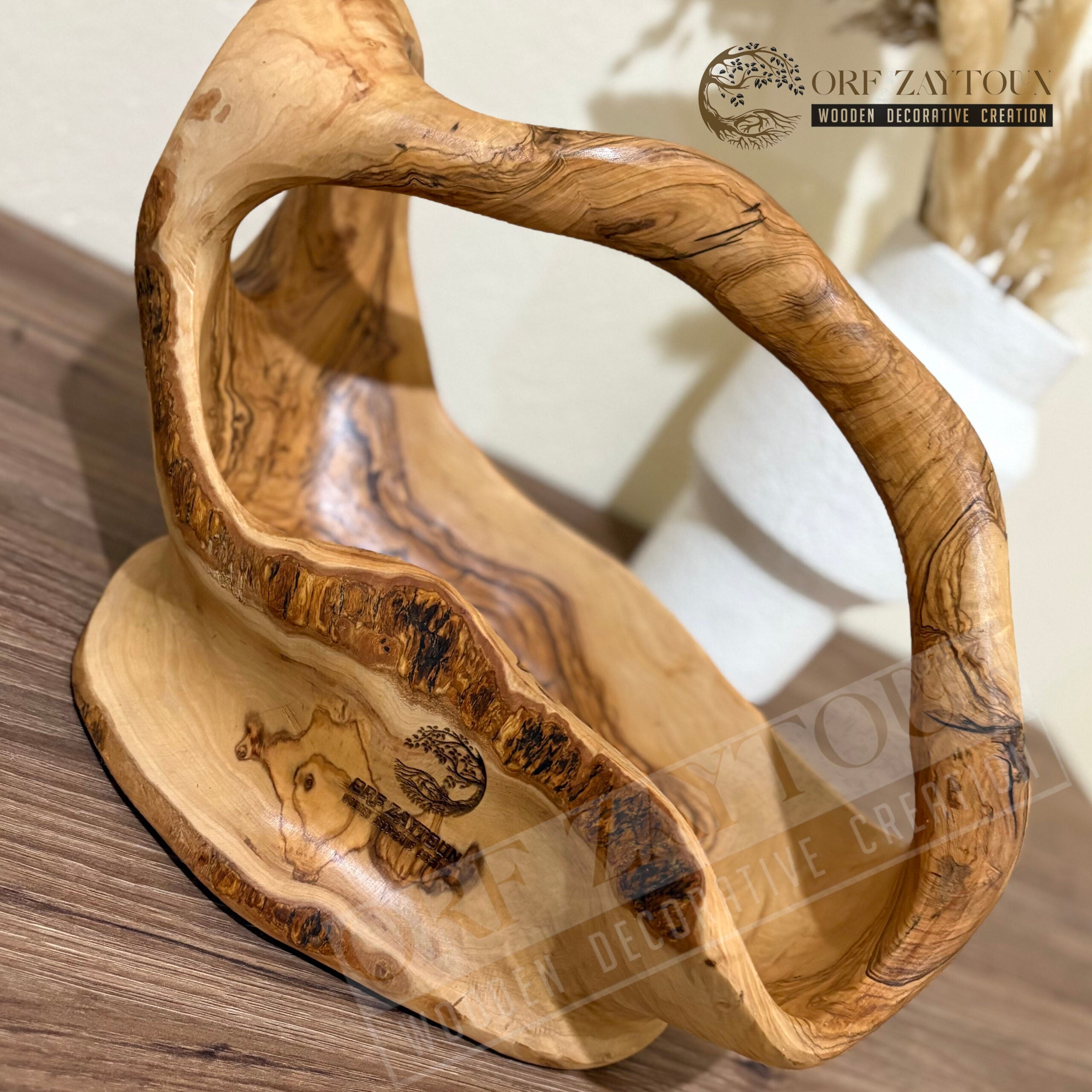 Panier sculpté en bois d’olivier