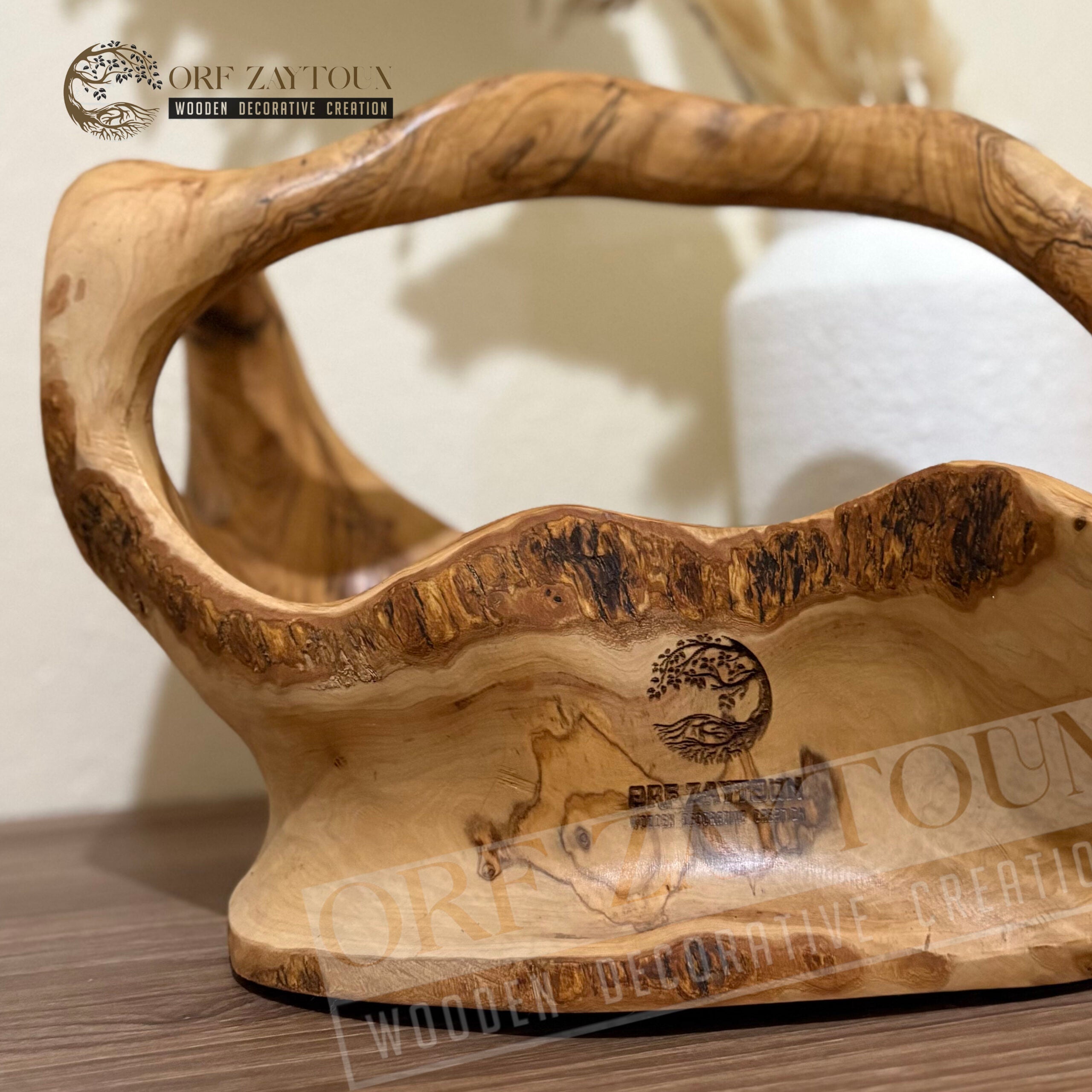 Panier sculpté en bois d’olivier
