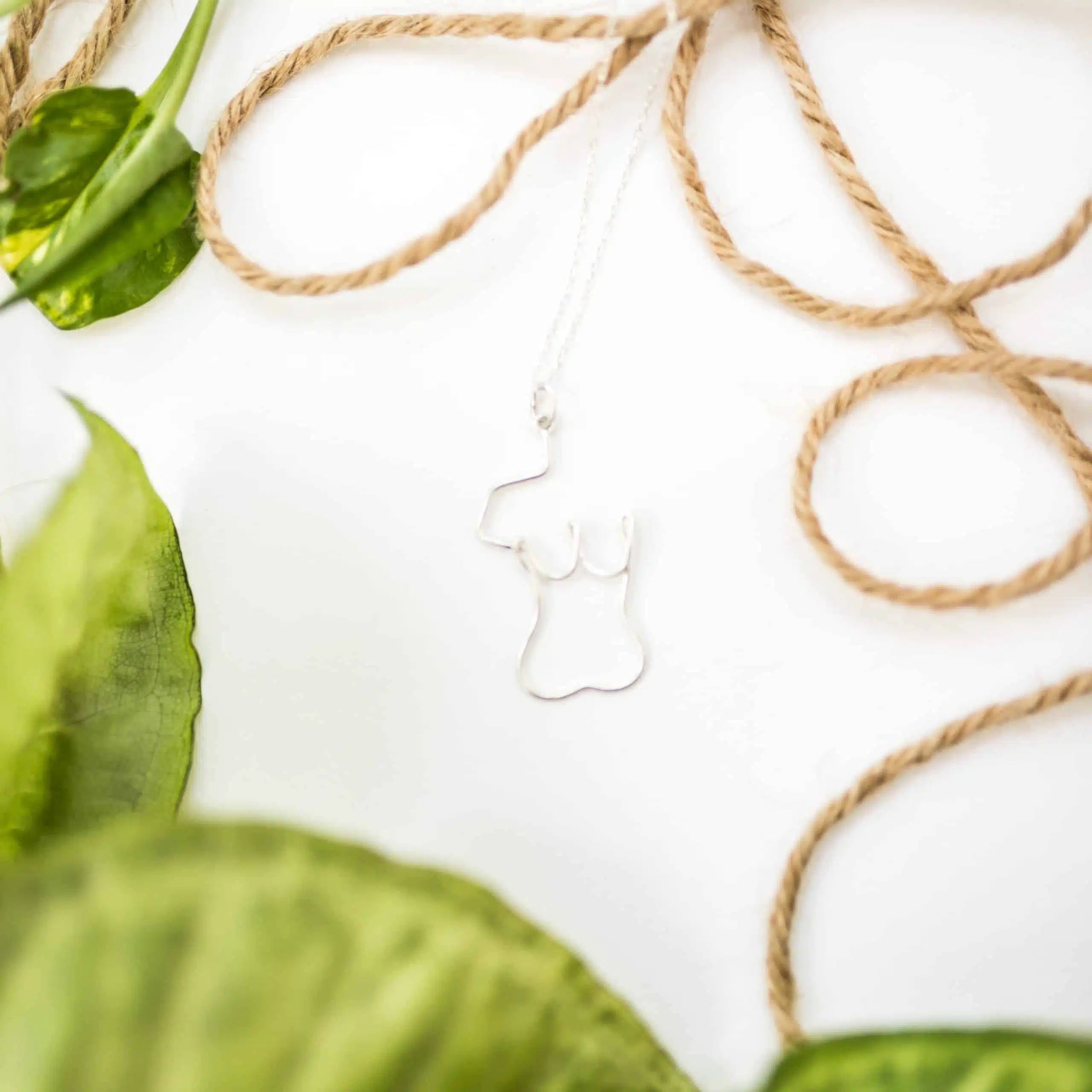 Collier corps féminin fait main en argent 925