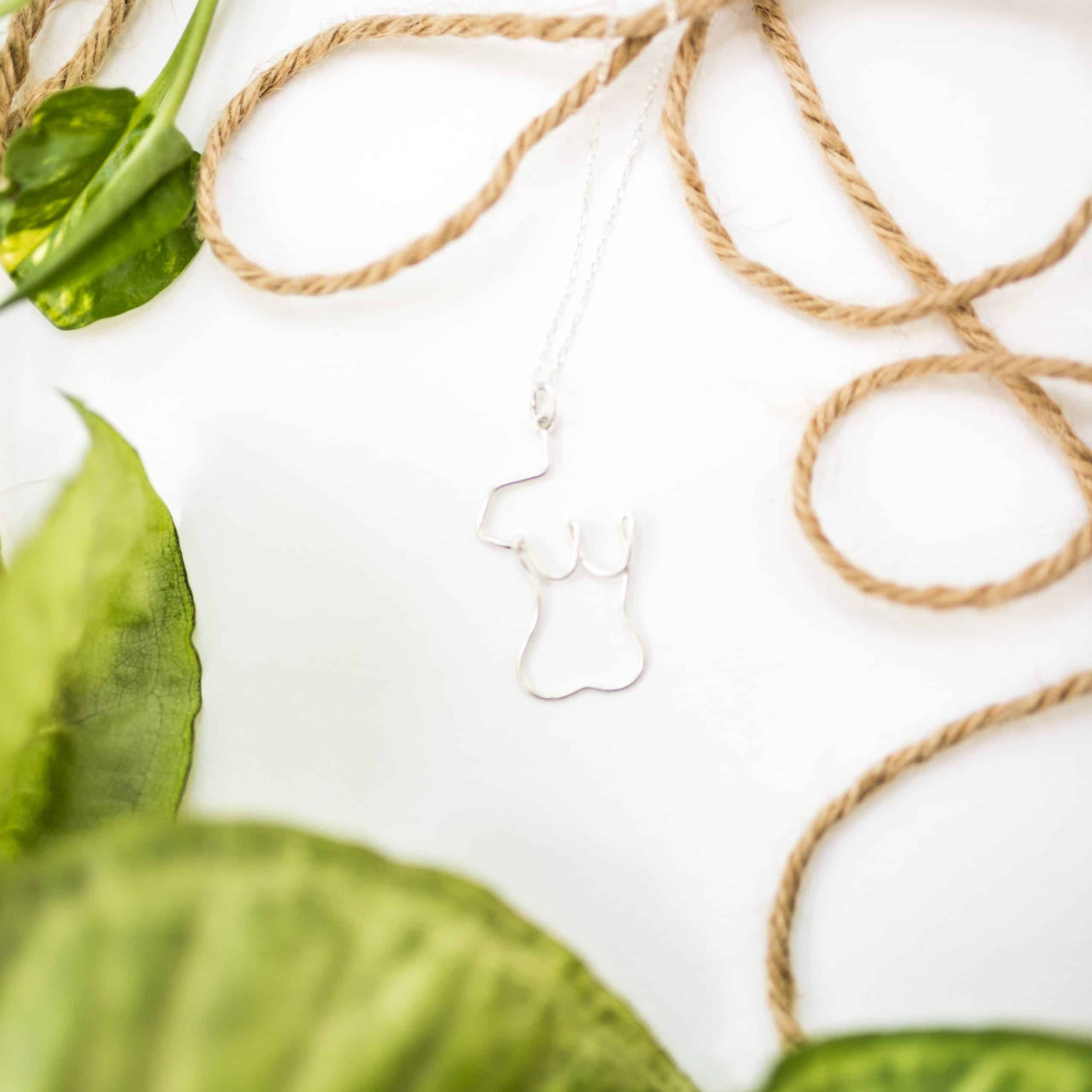 Collier corps féminin fait main en argent 925