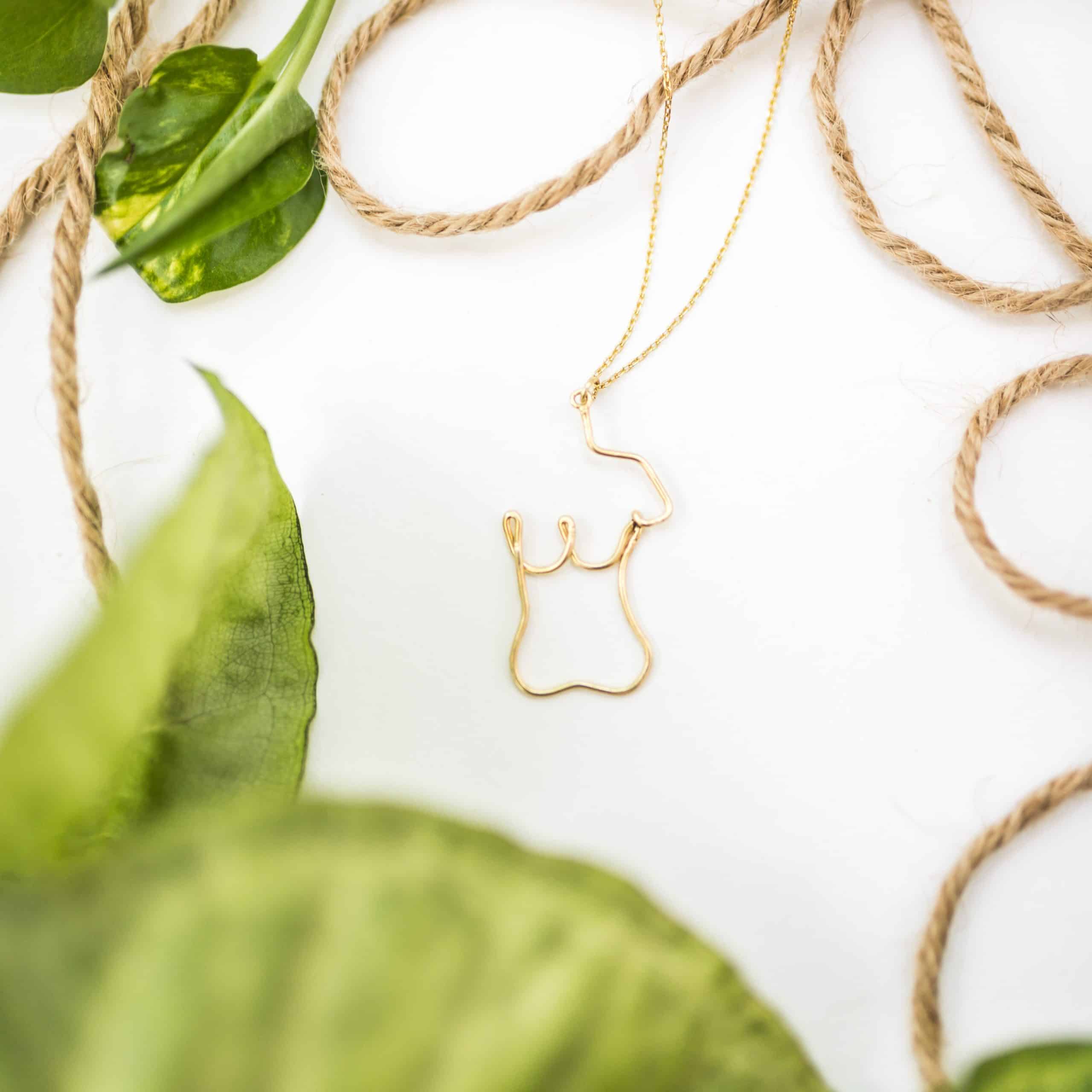 Collier corps féminin fait main en argent 925