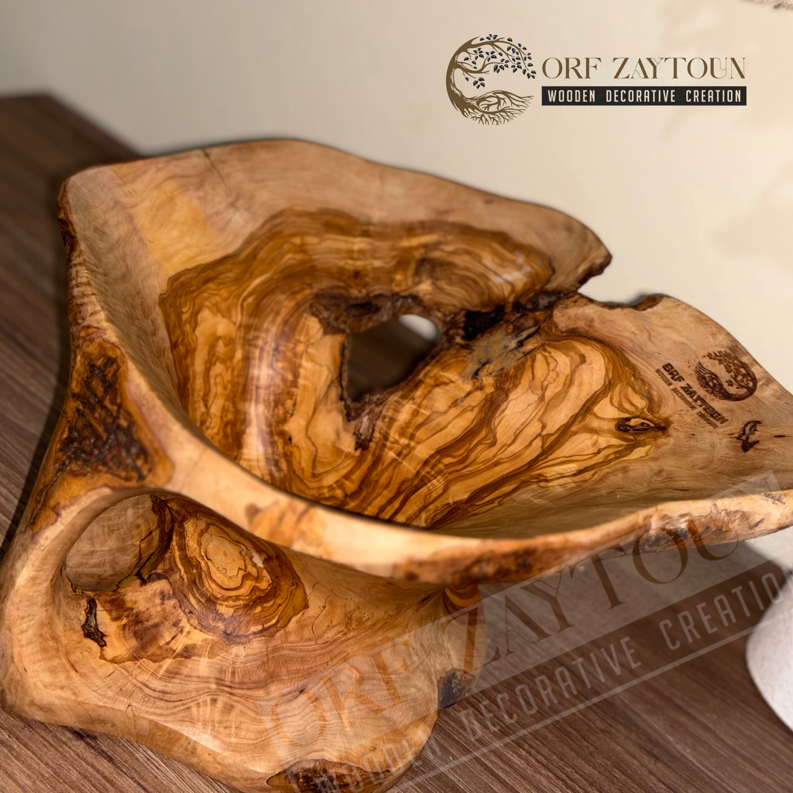 Corbeille bois artisanale en olivier design unique et élégant