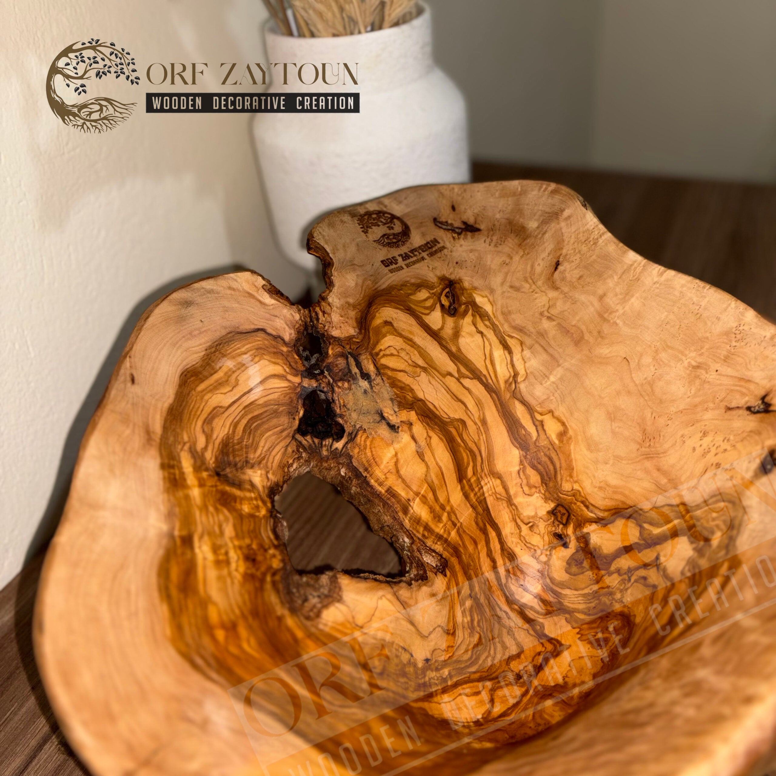 Corbeille bois artisanale en olivier design unique et élégant