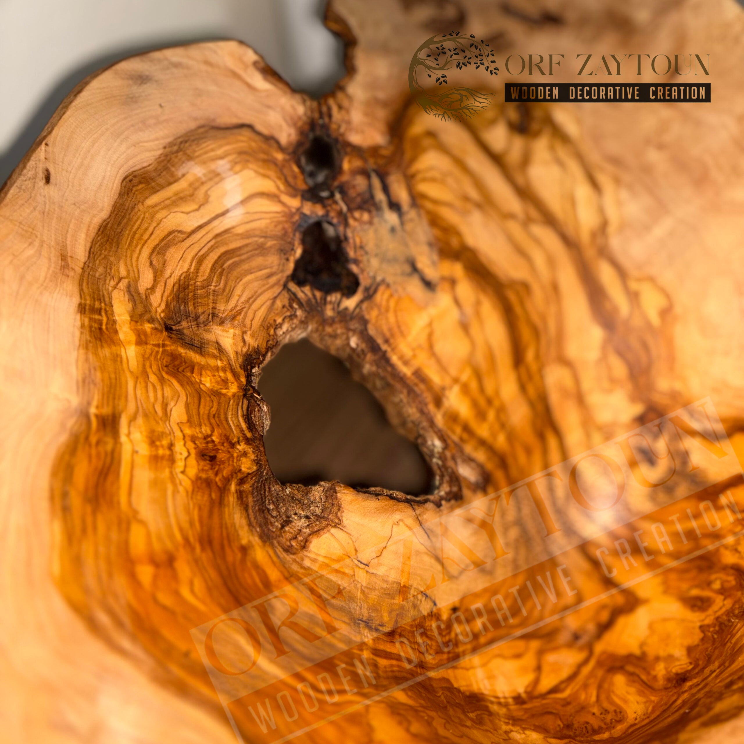 Corbeille bois artisanale en olivier design unique et élégant