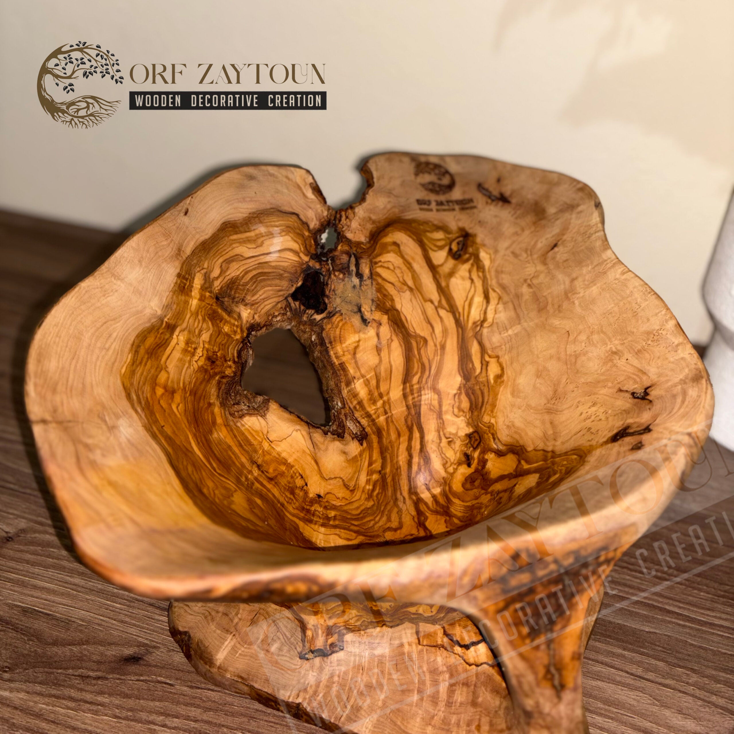 Corbeille bois artisanale en olivier design unique et élégant