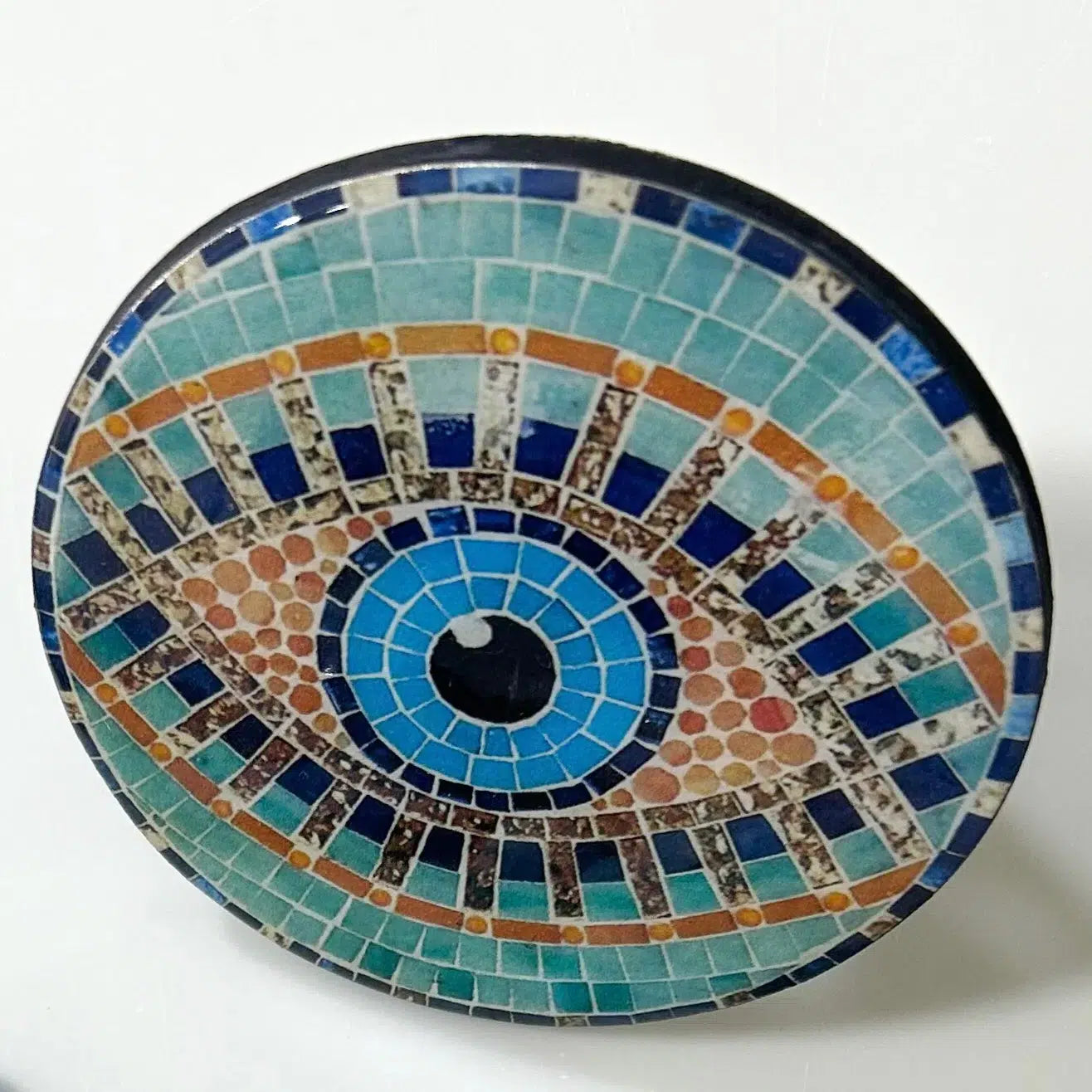 Bouton œil bleu protecteur en bois avec revêtement en papier peint design mosaïque